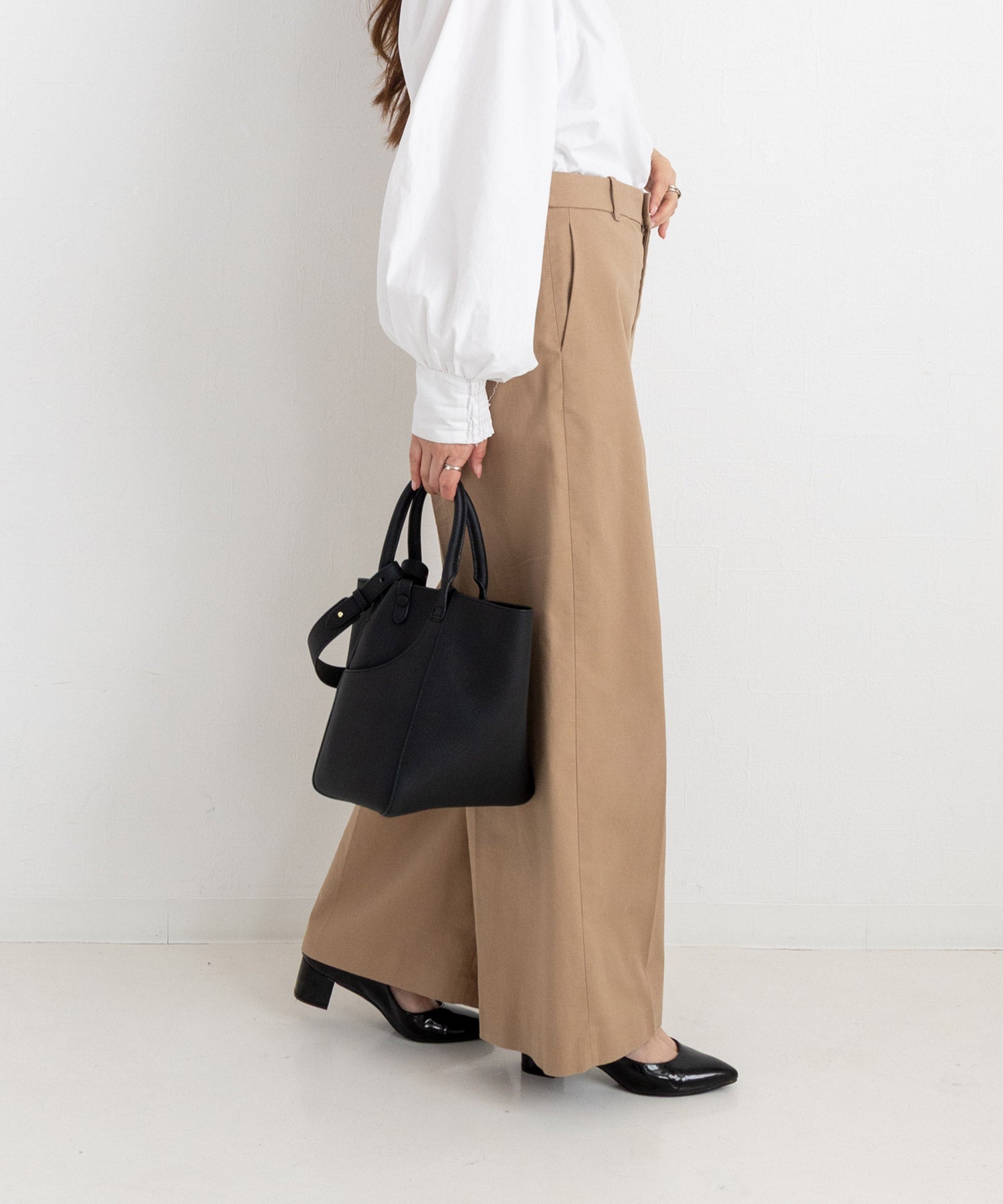 リボンストラップミドルヒールポインテッドトゥパンプス