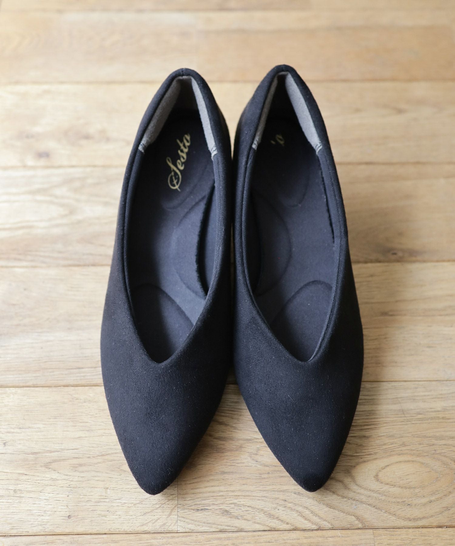 削れないかかとゴム&高機能クッションの美脚ローヒールパンプス