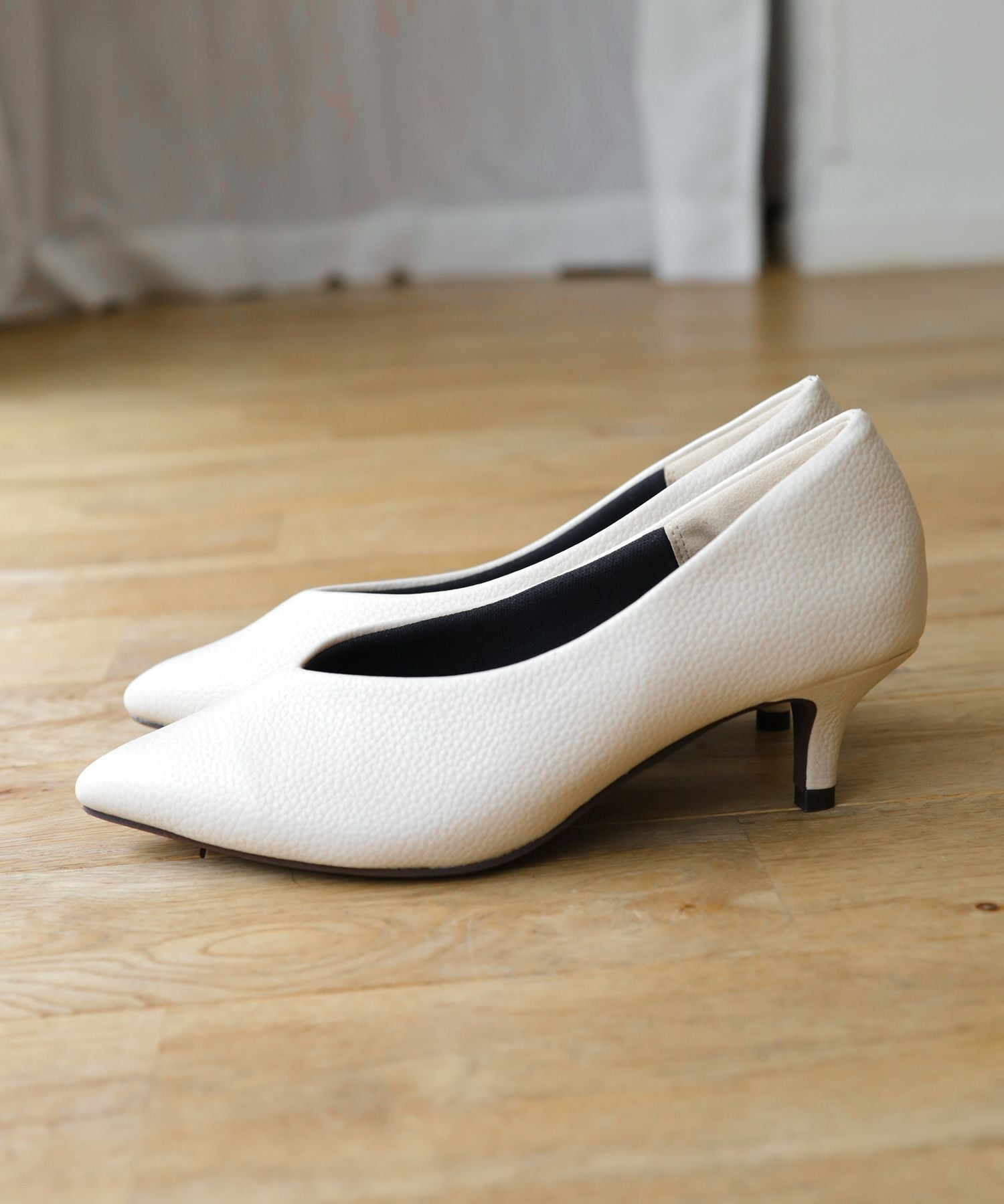 削れないかかとゴム&高機能クッションの美脚ローヒールパンプス