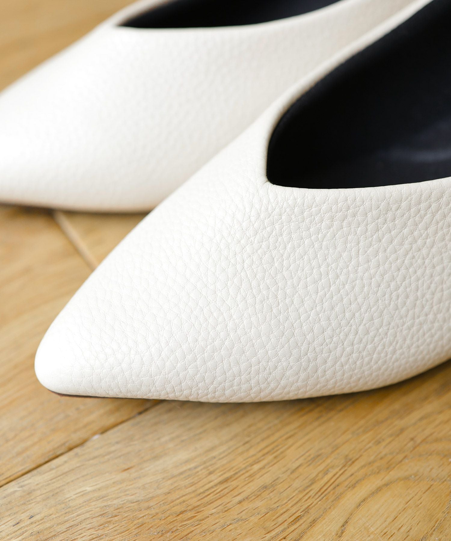 削れないかかとゴム&高機能クッションの美脚ローヒールパンプス