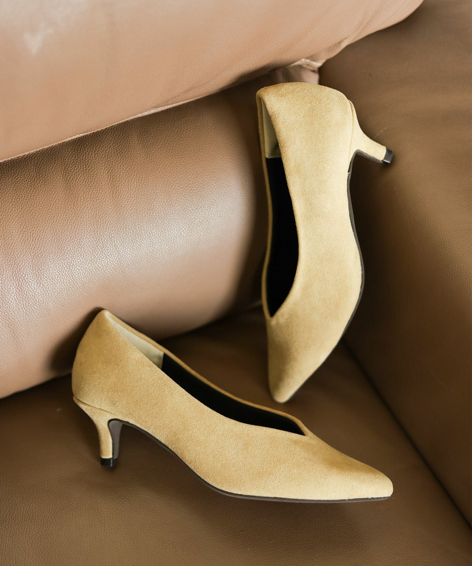 削れないかかとゴム&高機能クッションの美脚ローヒールパンプス