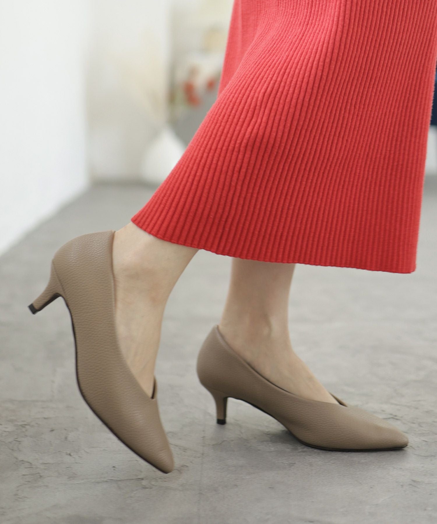 削れないかかとゴム&高機能クッションの美脚ローヒールパンプス