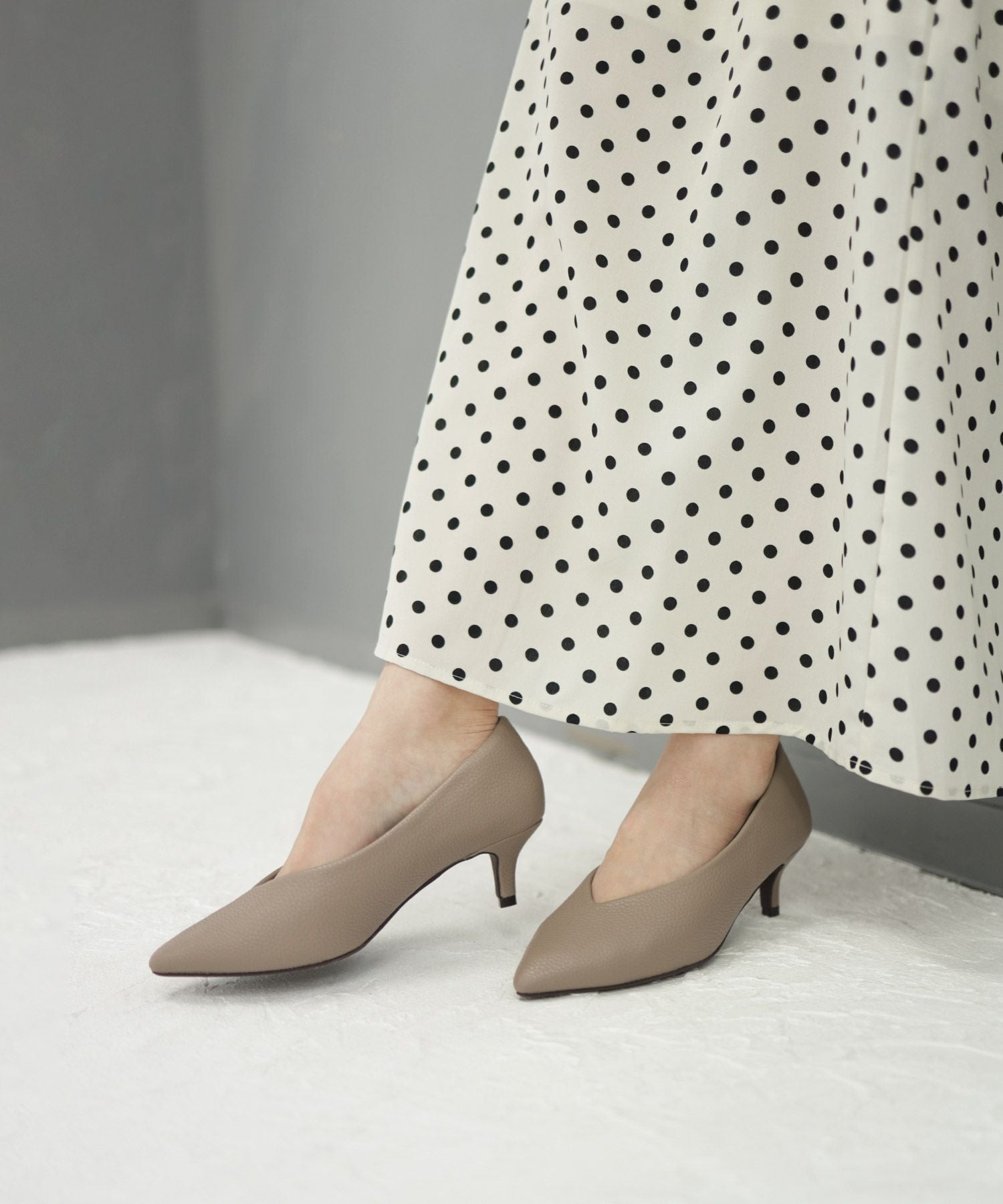 削れないかかとゴム&高機能クッションの美脚ローヒールパンプス