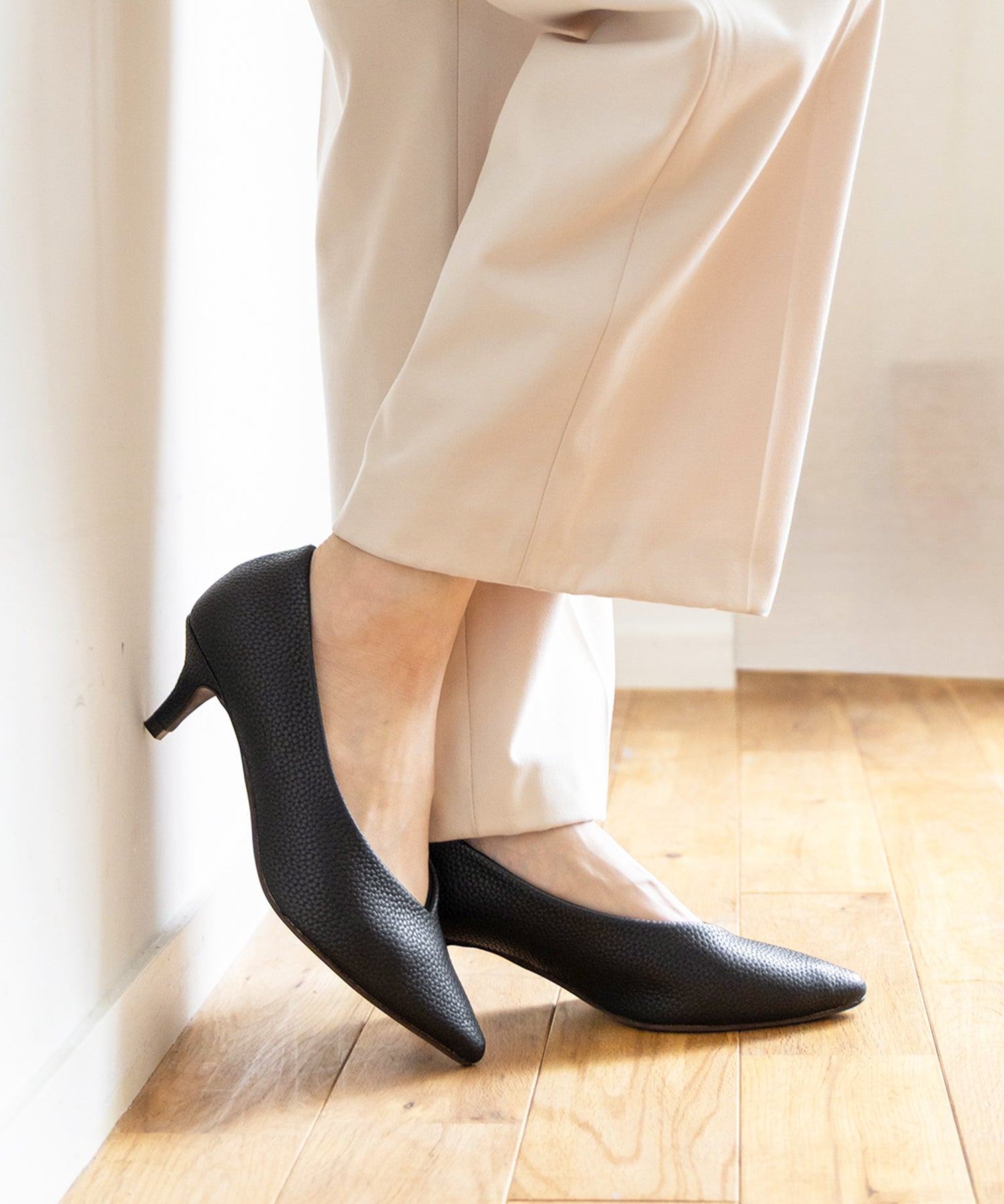 削れないかかとゴム＆高機能クッションの美脚ローヒールパンプス