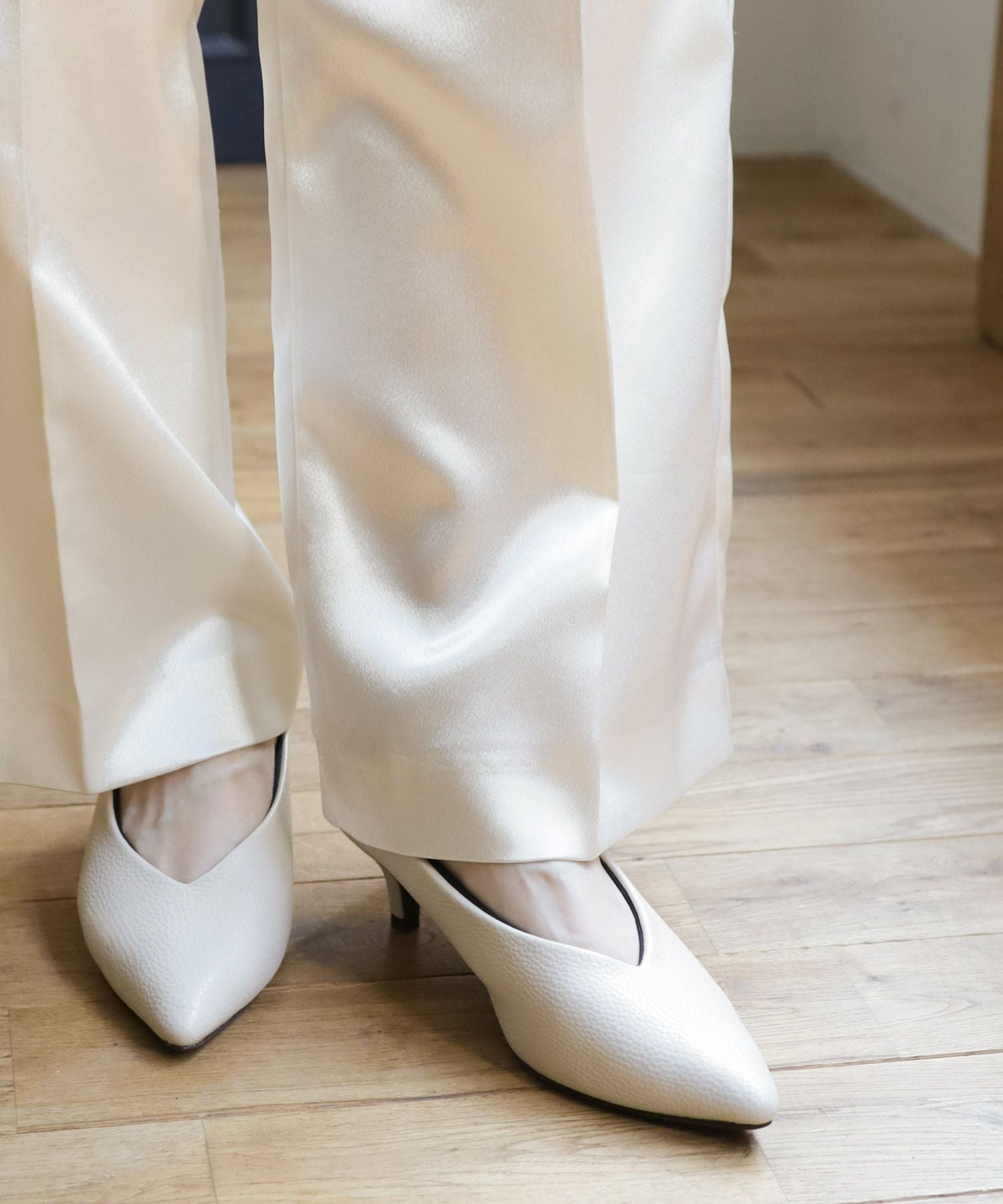 削れないかかとゴム&高機能クッションの美脚ローヒールパンプス