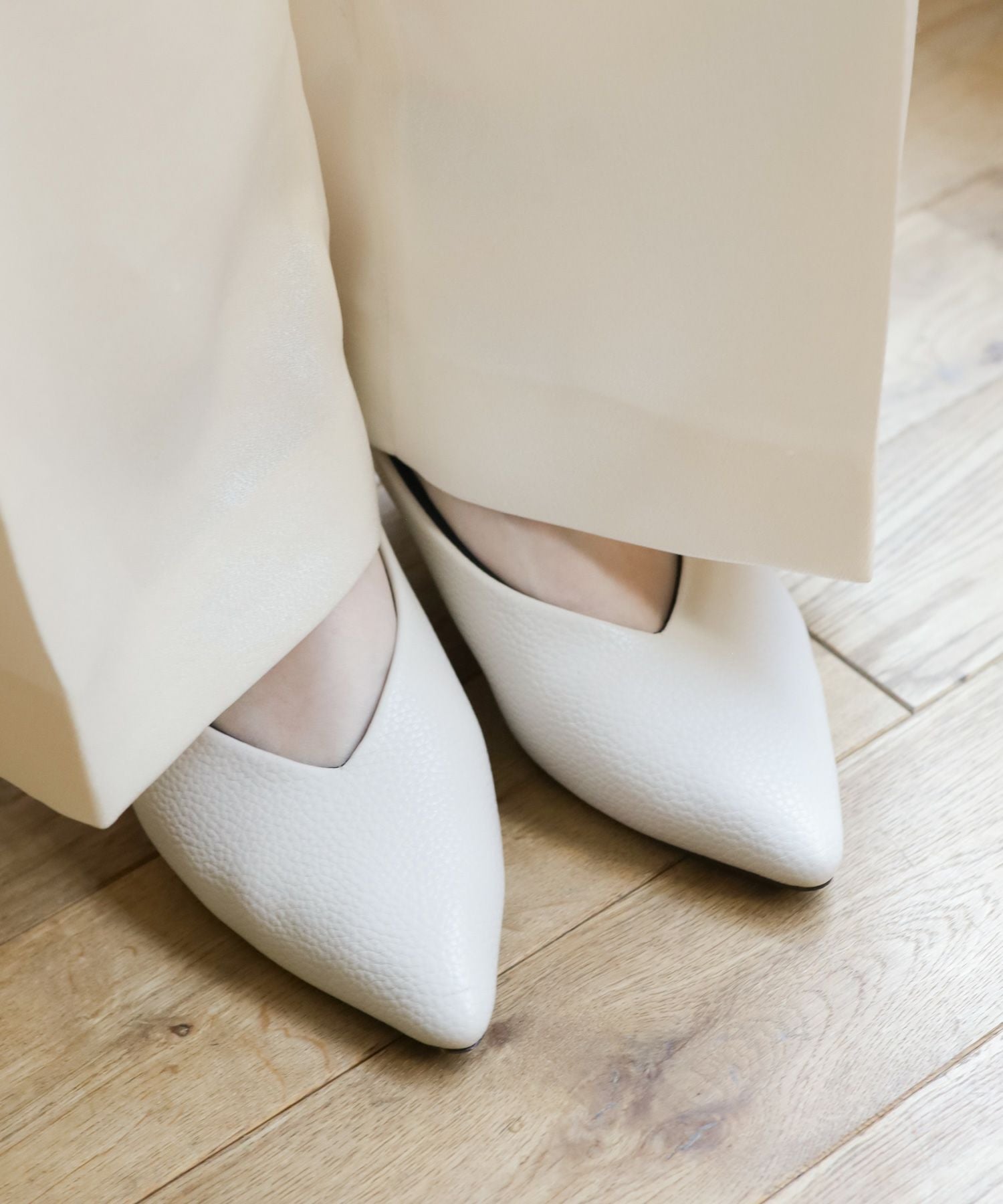 削れないかかとゴム&高機能クッションの美脚ローヒールパンプス