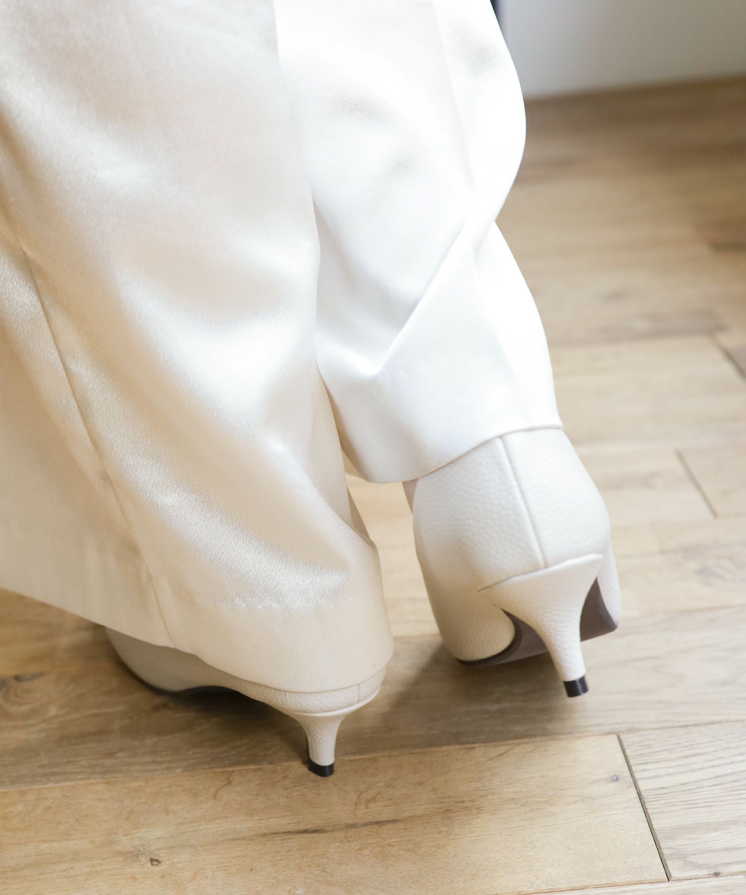 削れないかかとゴム＆高機能クッションの美脚ローヒールパンプス