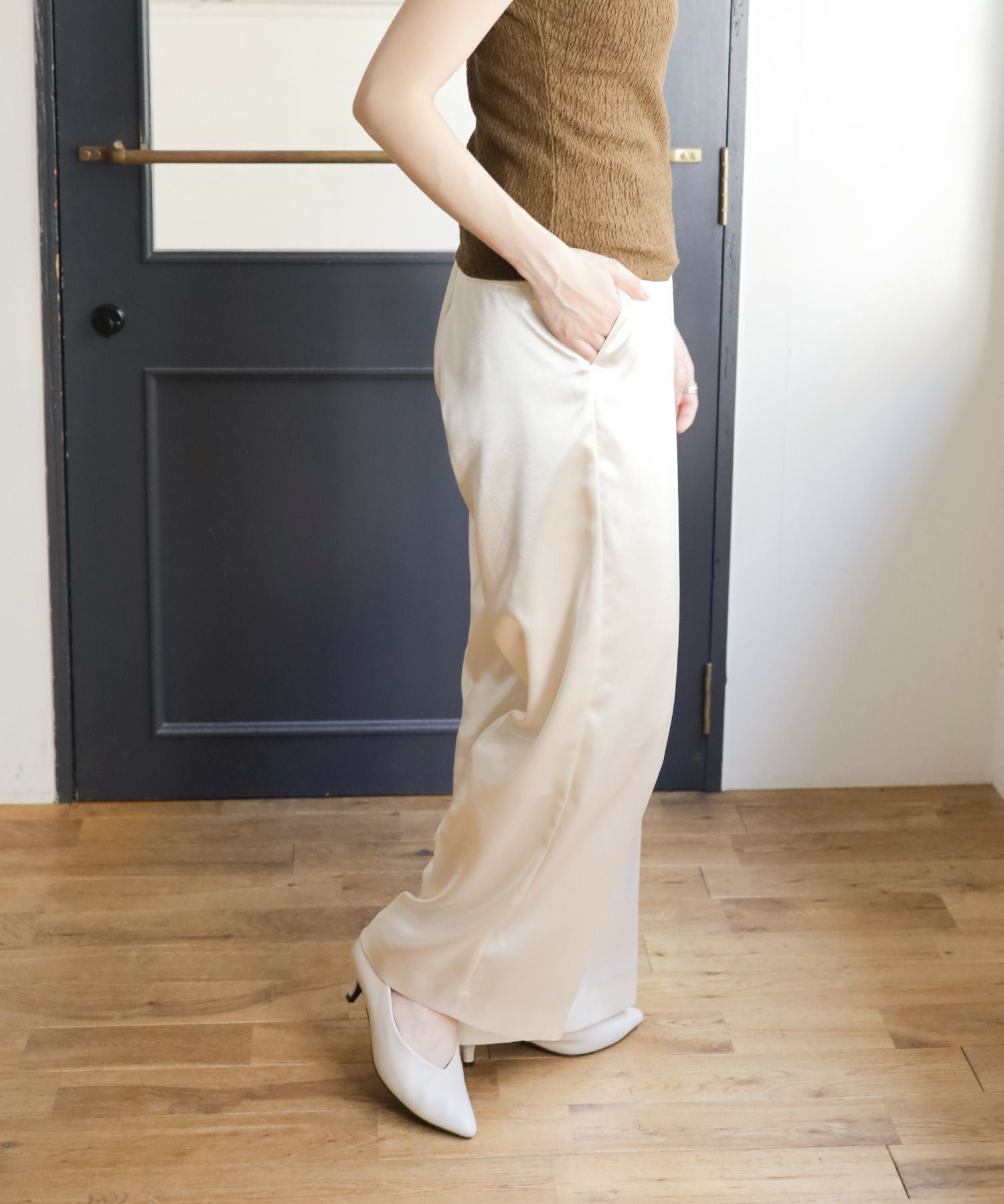 削れないかかとゴム&高機能クッションの美脚ローヒールパンプス