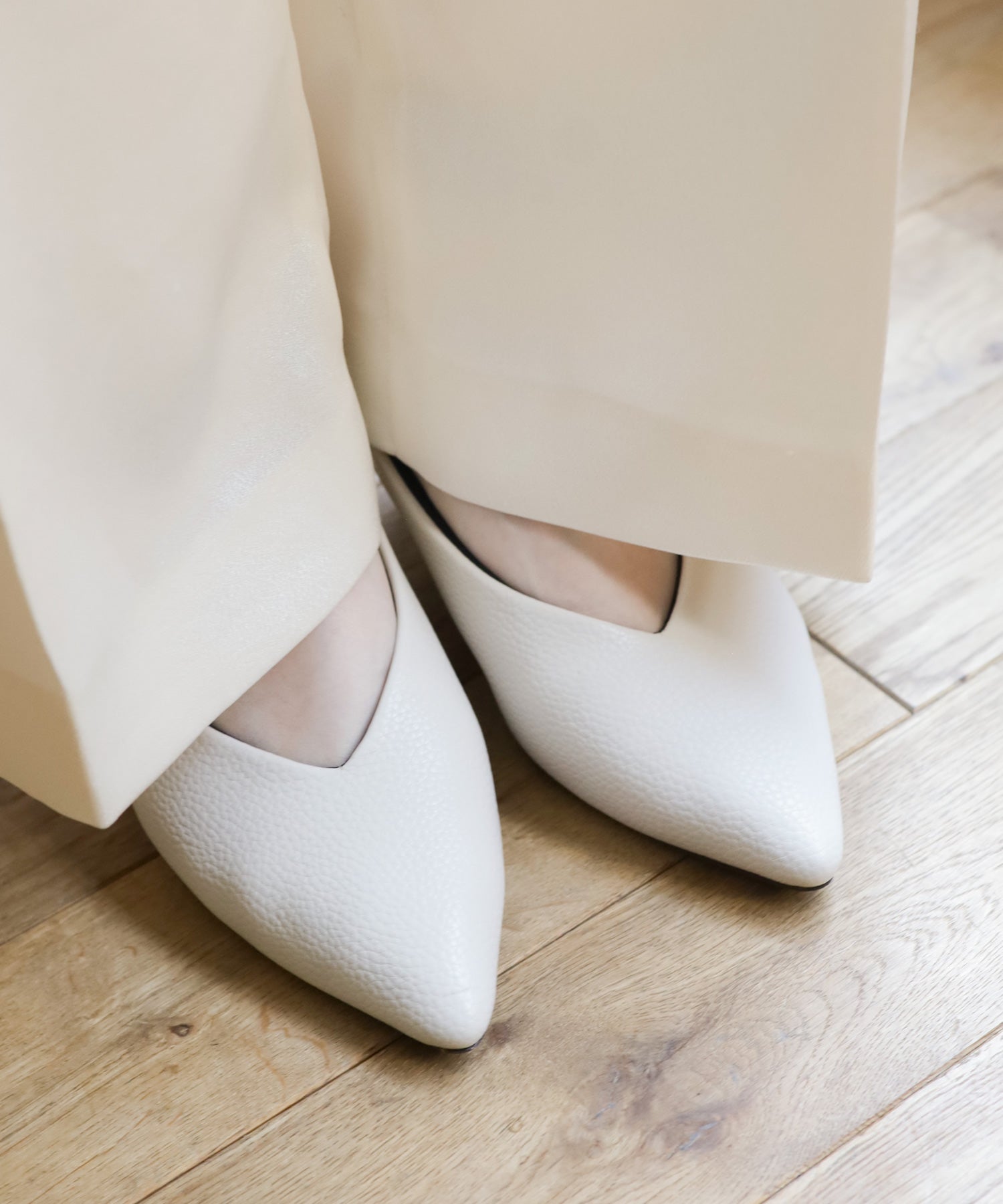 削れないかかとゴム&高機能クッションの美脚ローヒールパンプス