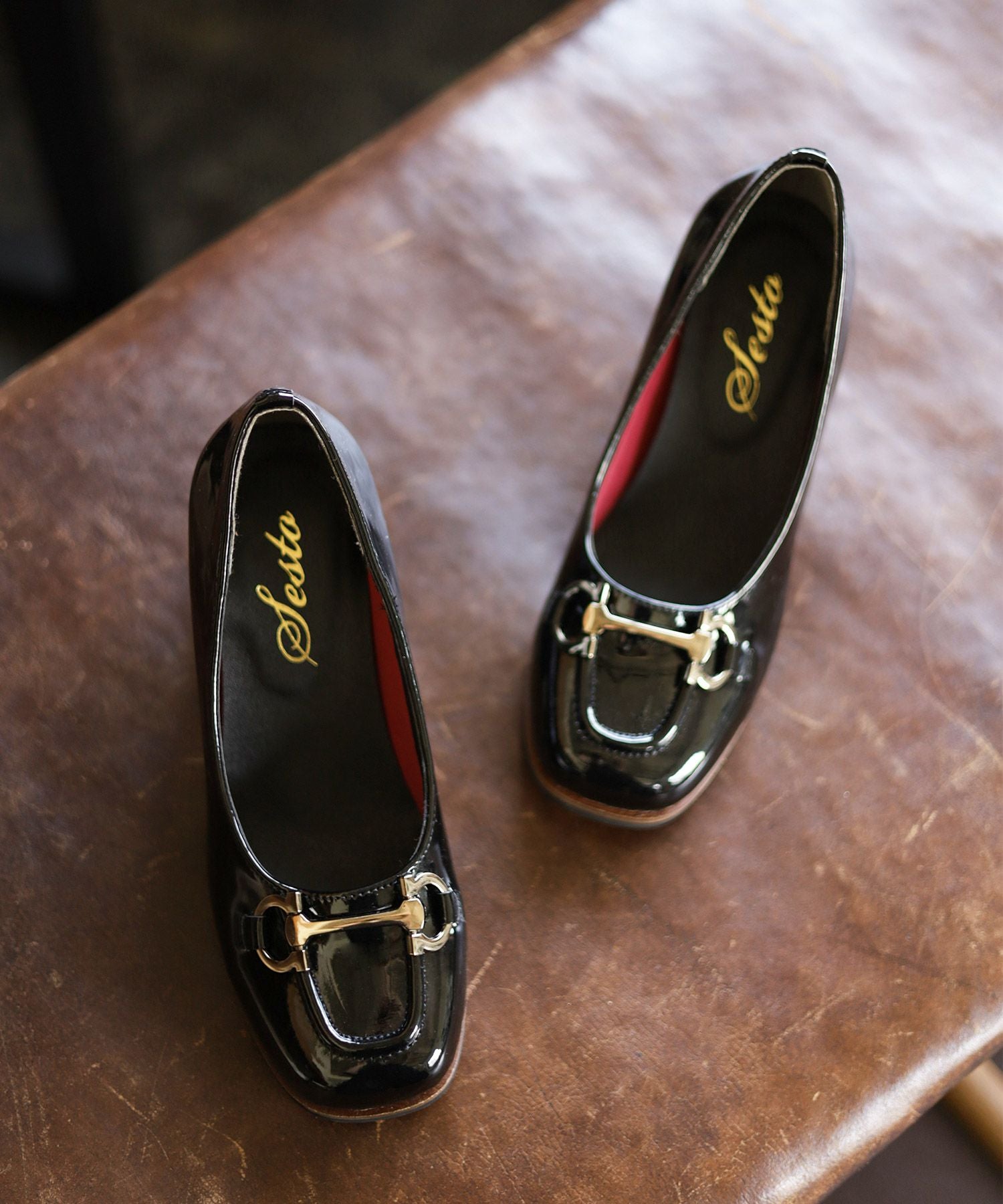 ビット付きフレアヒールパンプス▲返品交換不可