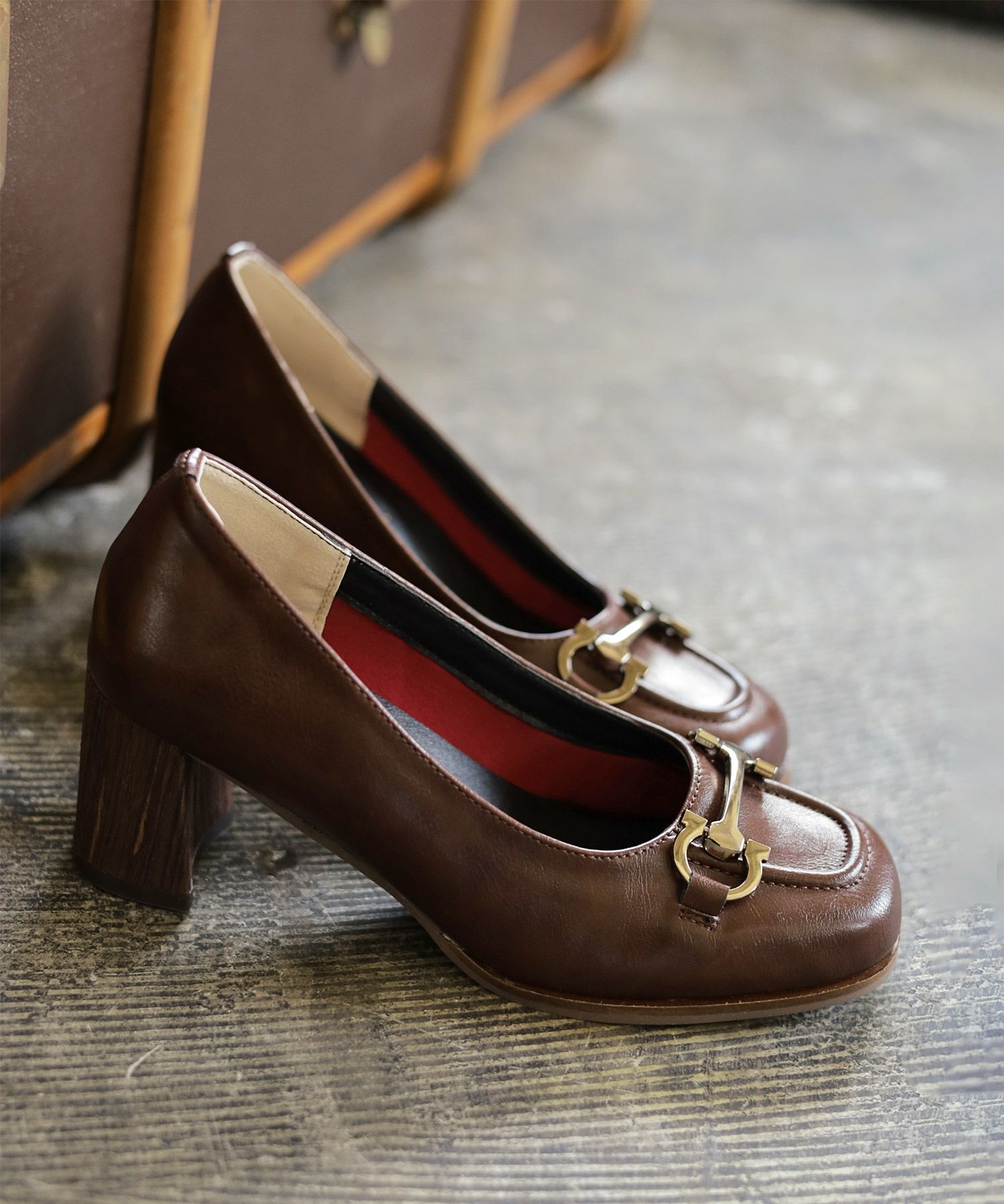 ビット付きフレアヒールパンプス▲返品交換不可