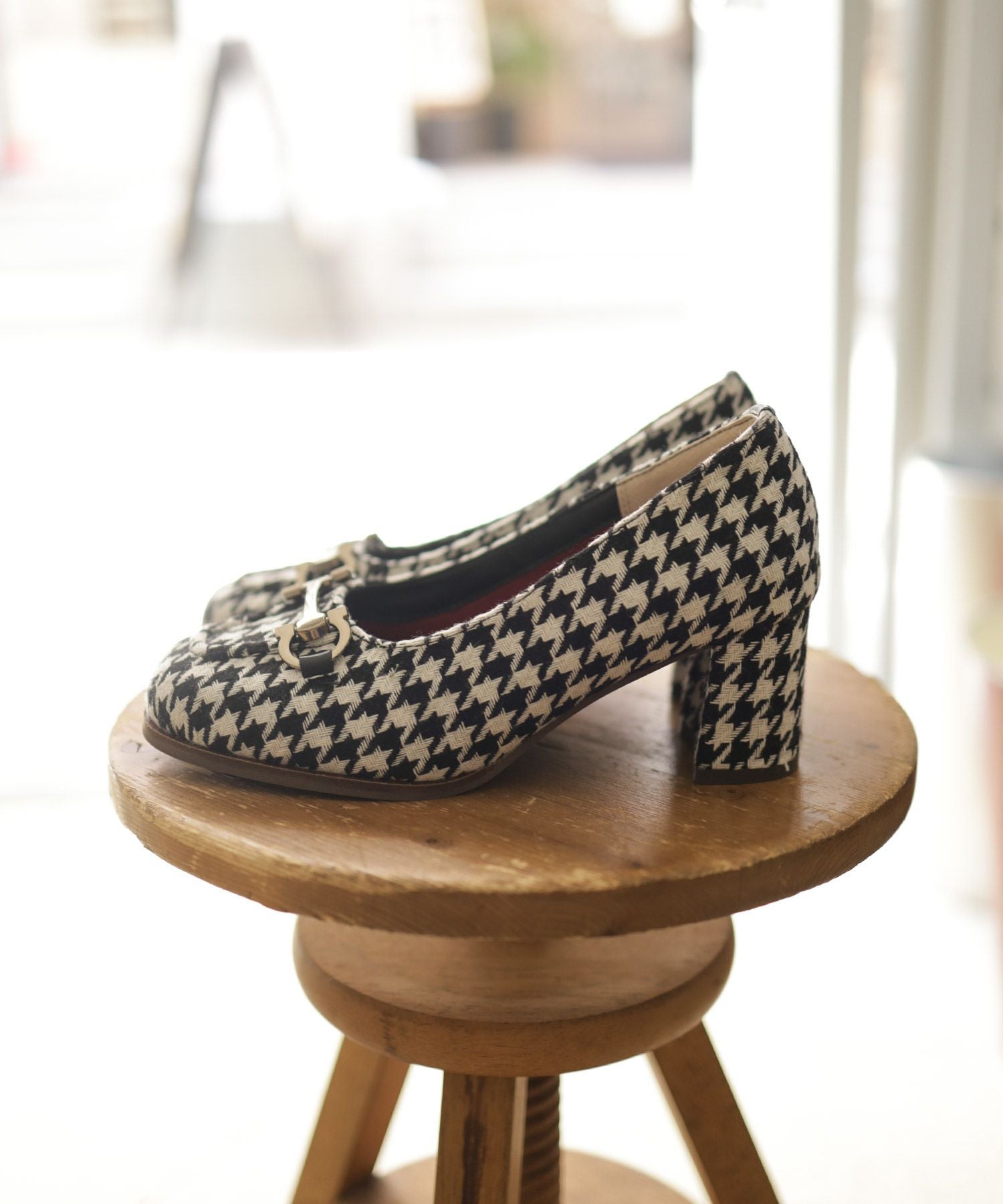 ビット付きフレアヒールパンプス▲返品交換不可