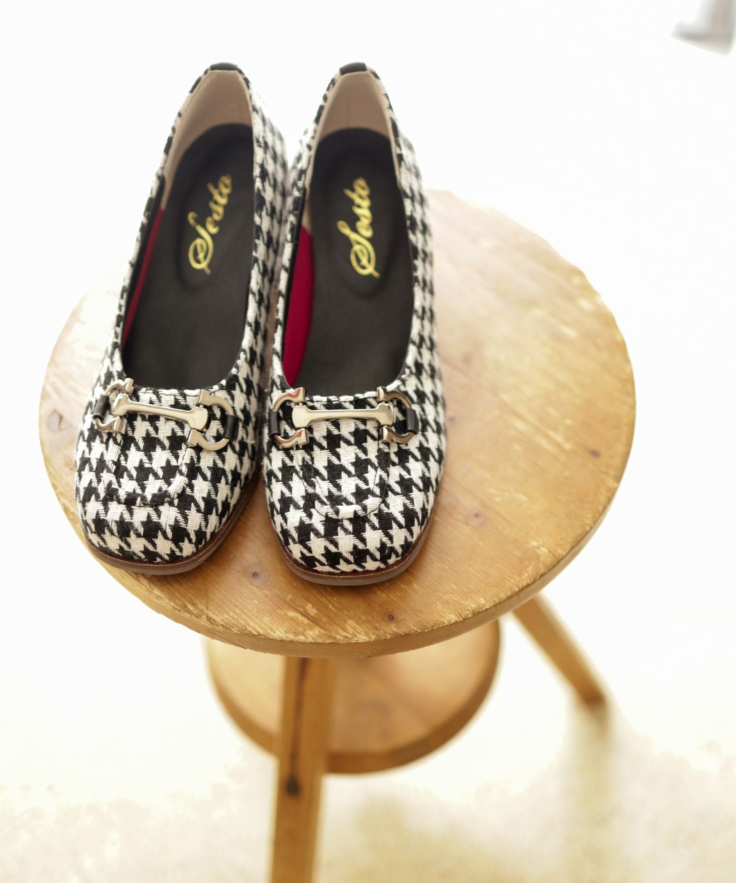 ビット付きフレアヒールパンプス▲返品交換不可