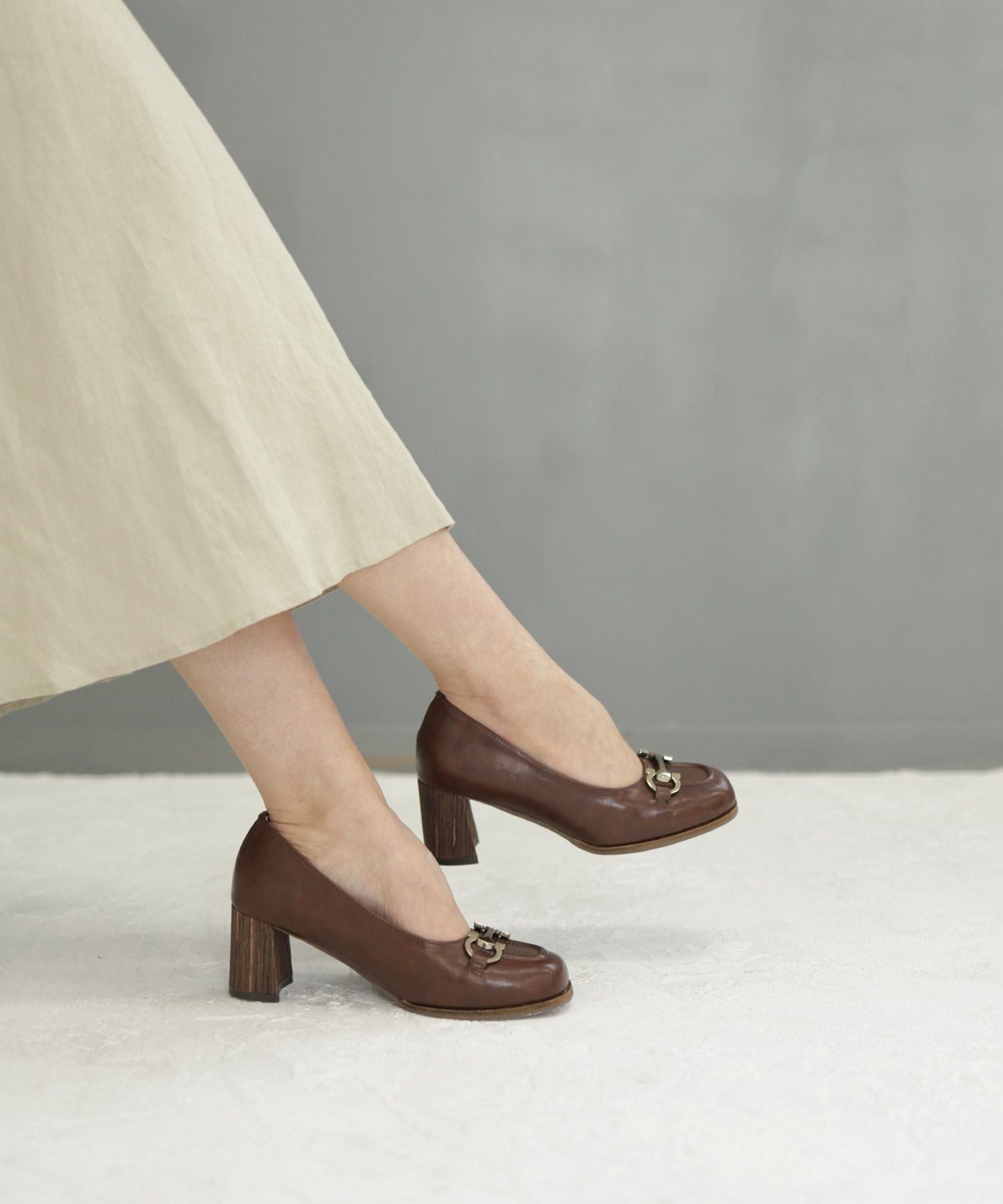 ビット付きフレアヒールパンプス▲返品交換不可