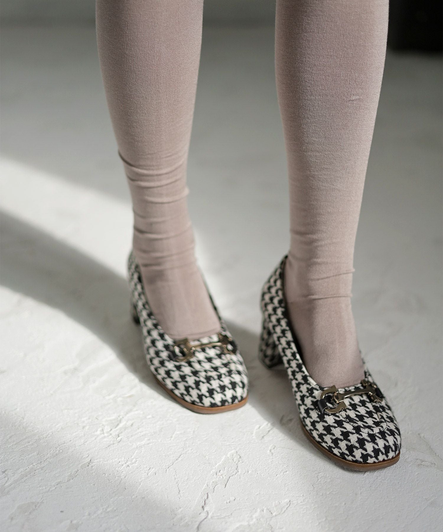 ビット付きフレアヒールパンプス▲返品交換不可