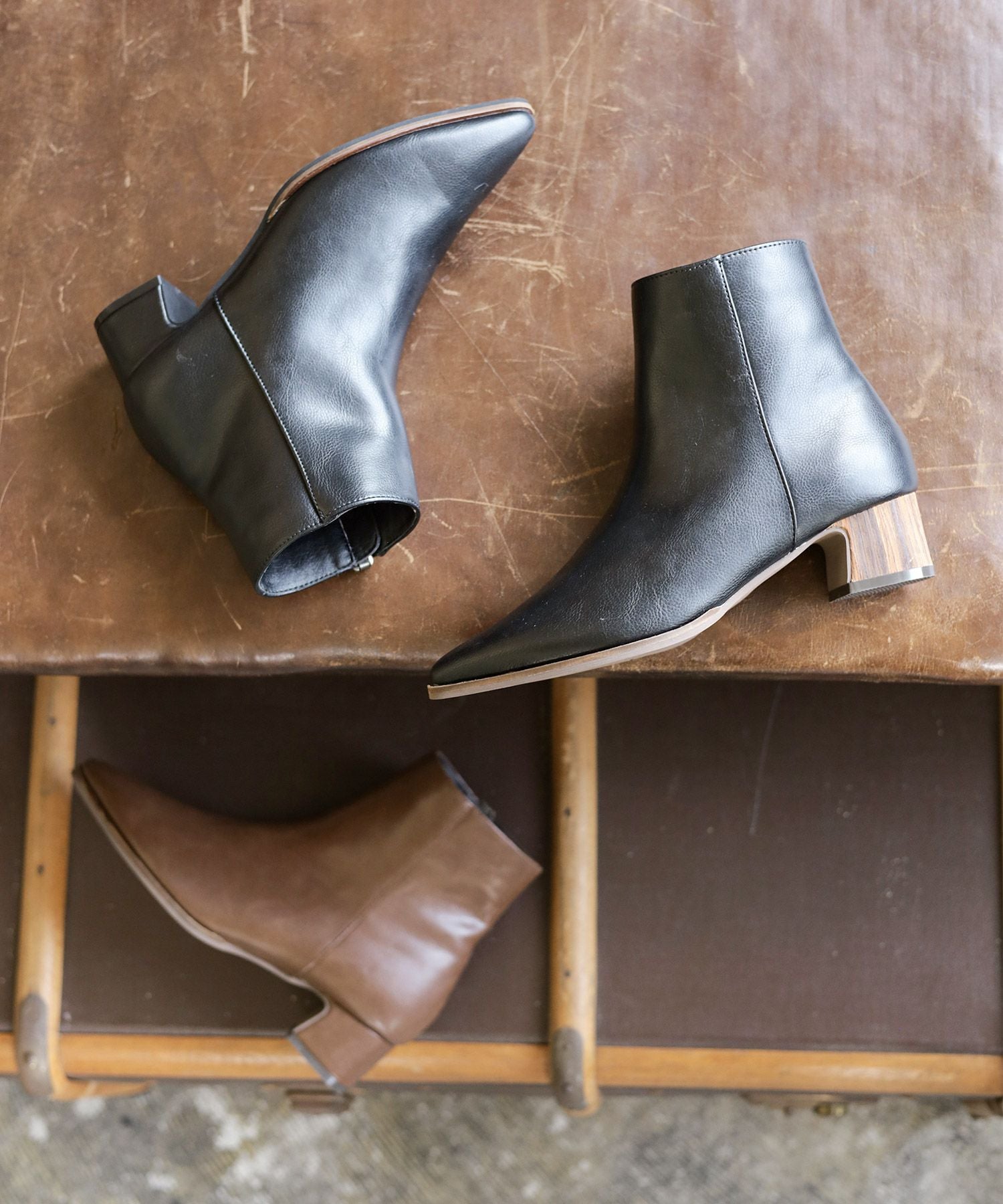 革ピース付きポインテッドトゥショートブーツ▲返品交換不可