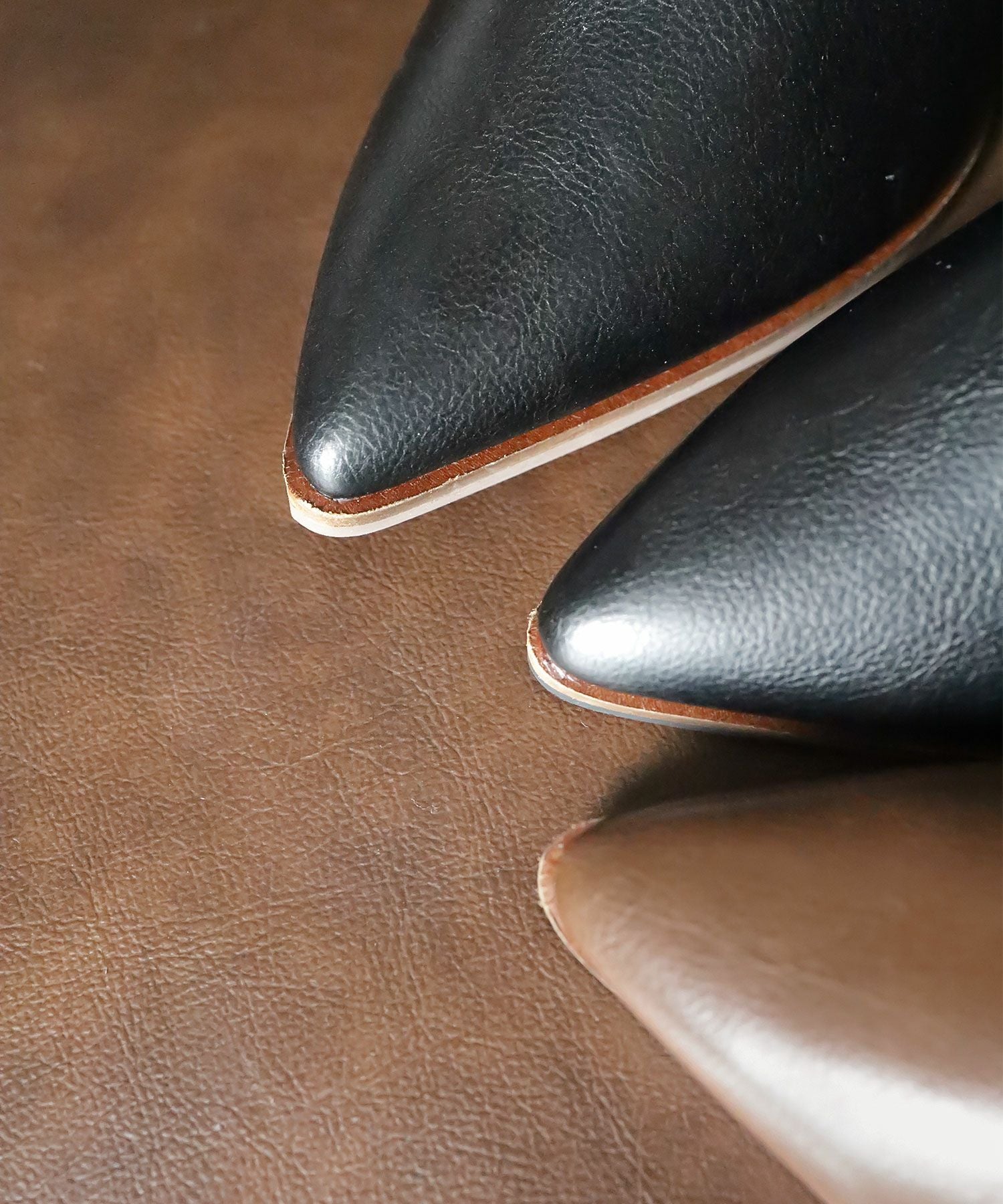 革ピース付きポインテッドトゥショートブーツ▲返品交換不可