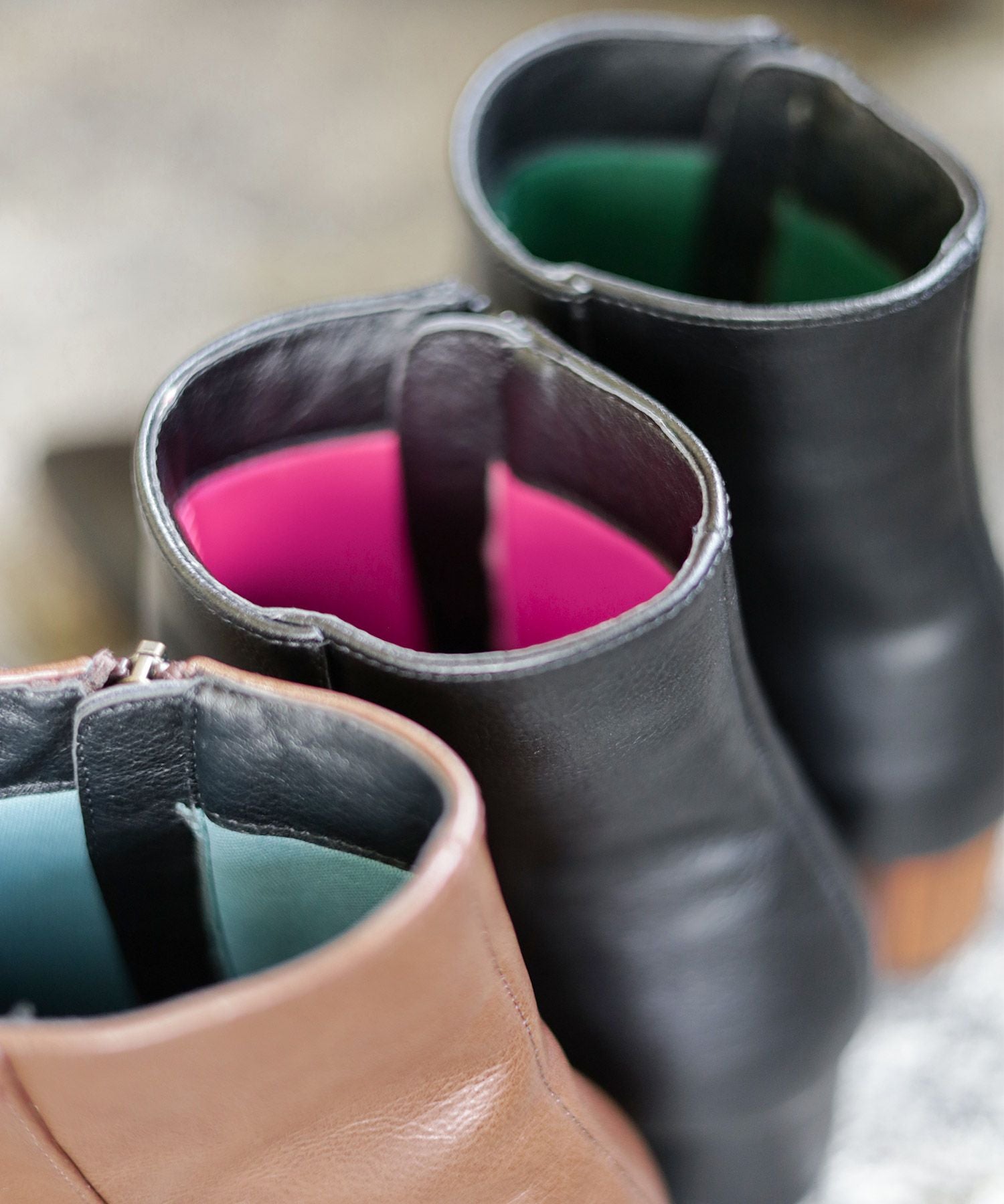 革ピース付きポインテッドトゥショートブーツ▲返品交換不可