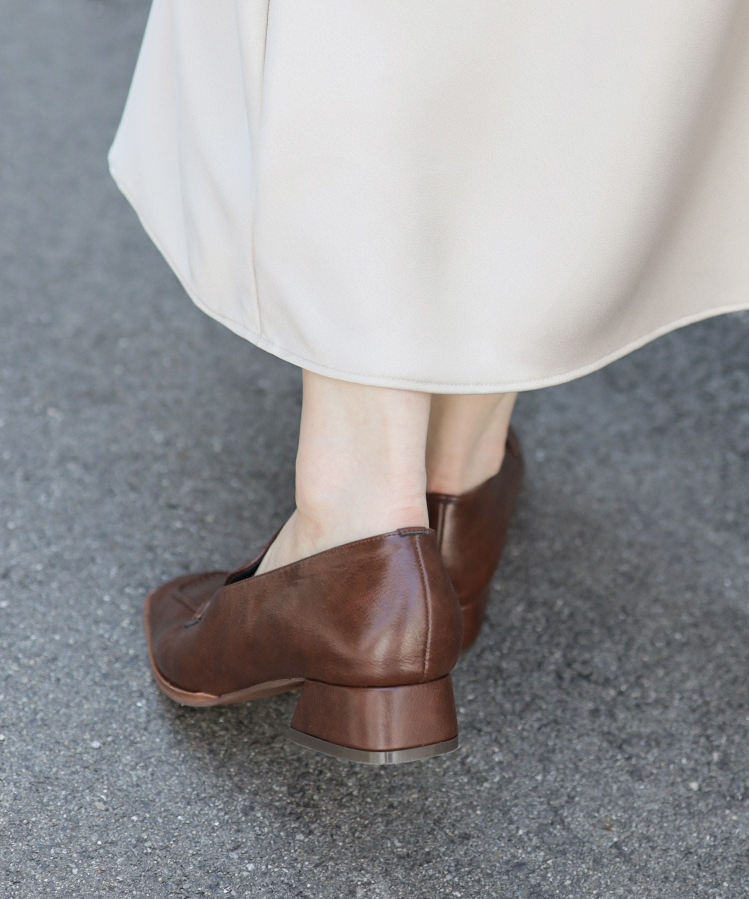 スリムスクエアローヒールローファーパンプス 一部4月上旬入荷予定