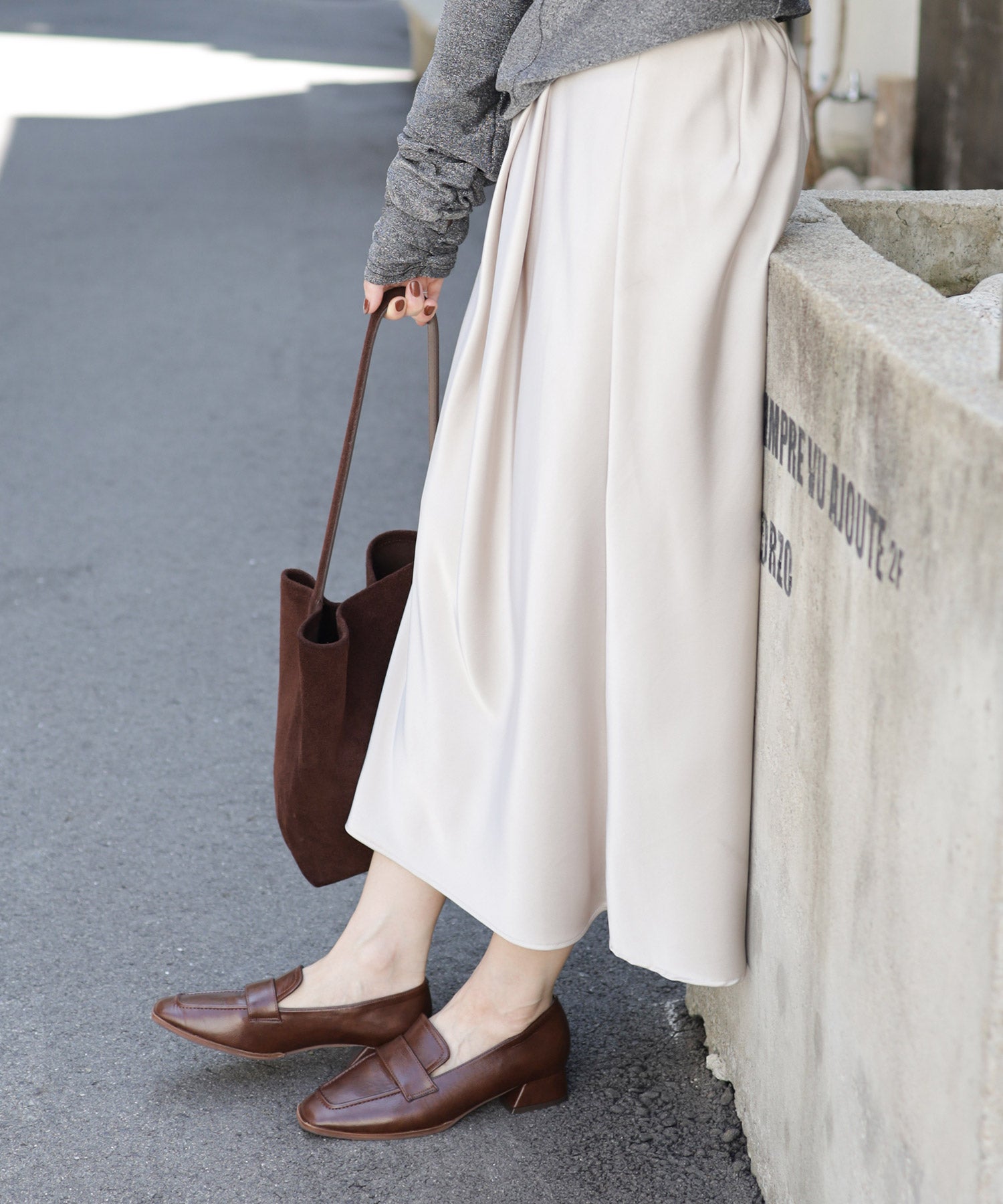 スリムスクエアローヒールローファーパンプス 一部4月上旬入荷予定