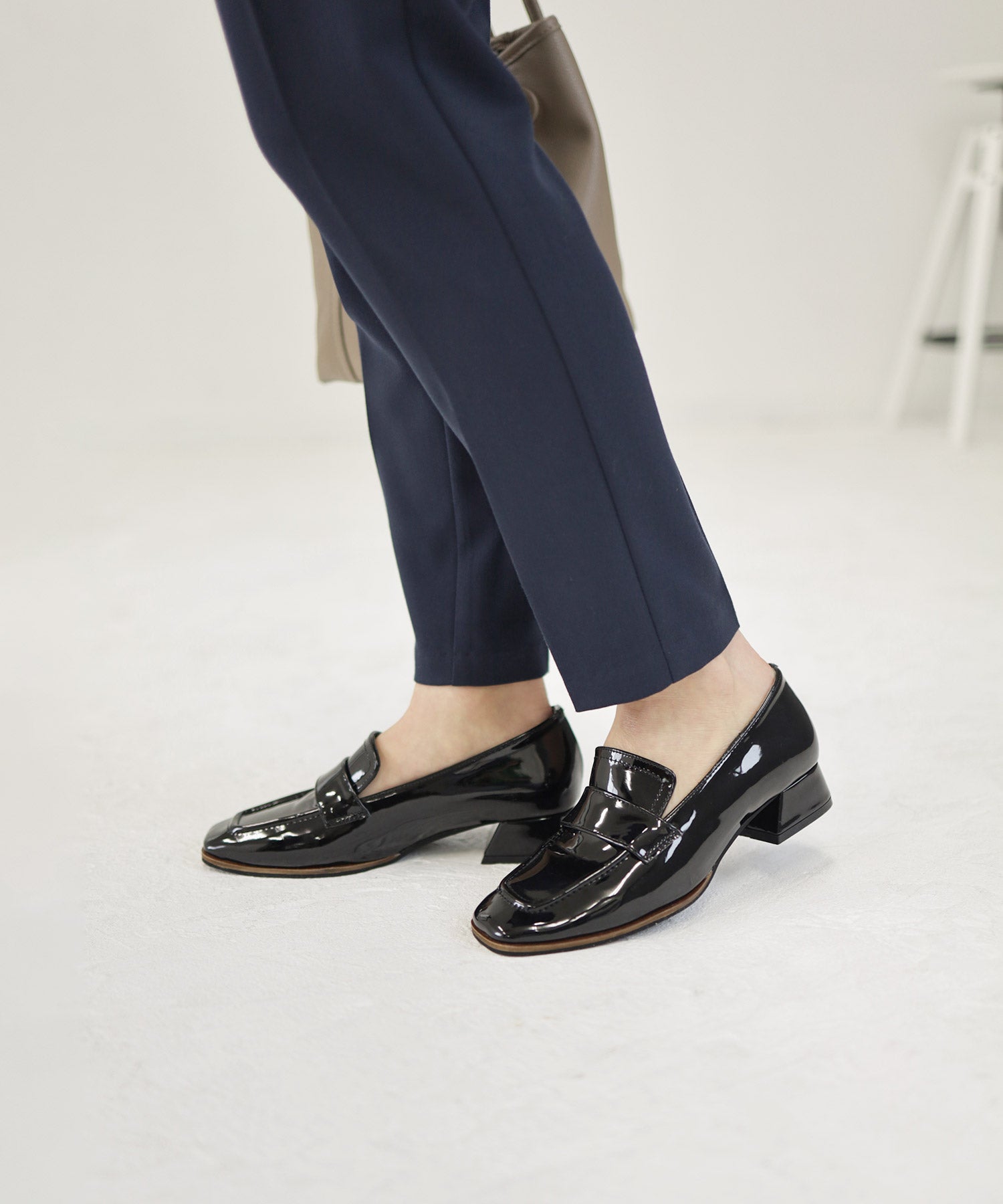 スリムスクエアローヒールローファーパンプス 一部4月上旬入荷予定