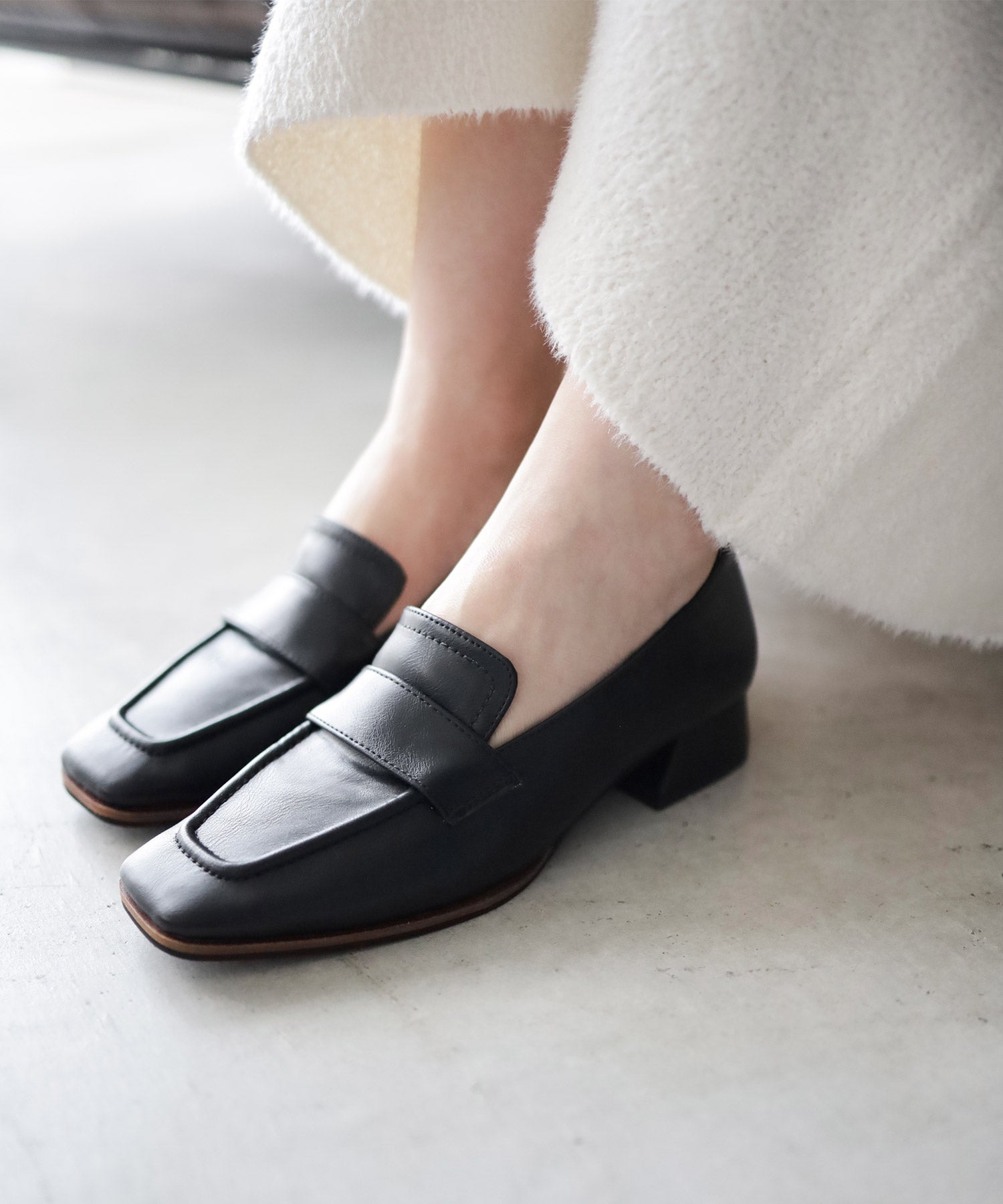 スリムスクエアローヒールローファーパンプス 一部4月上旬入荷予定