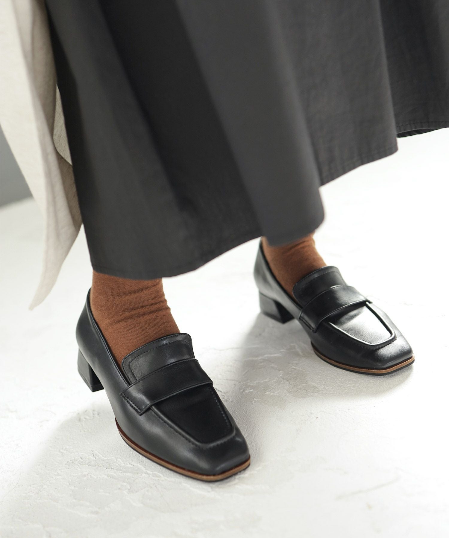 スリムスクエアローヒールローファーパンプス 一部4月上旬入荷予定