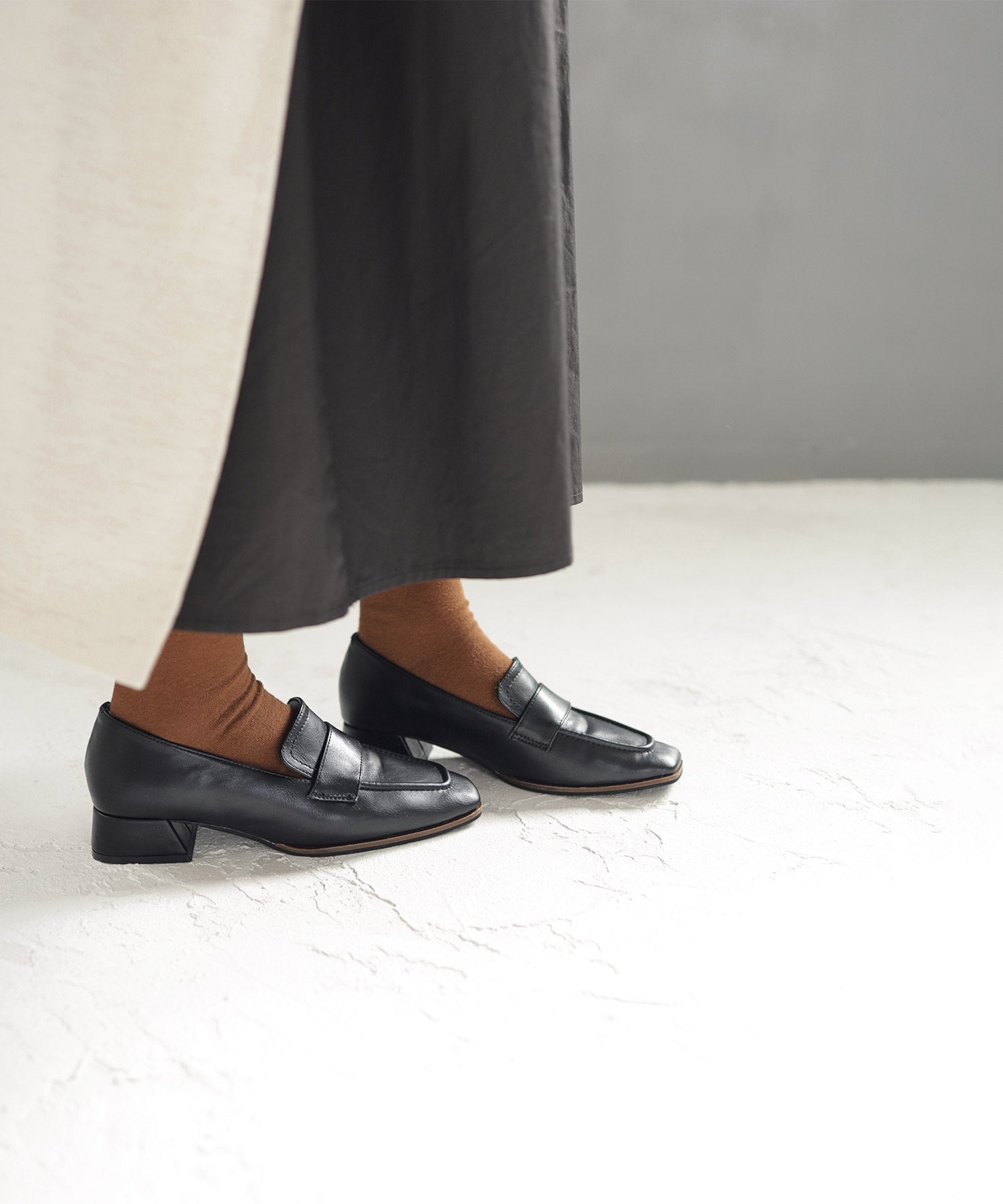 スリムスクエアローヒールローファーパンプス 一部4月上旬入荷予定