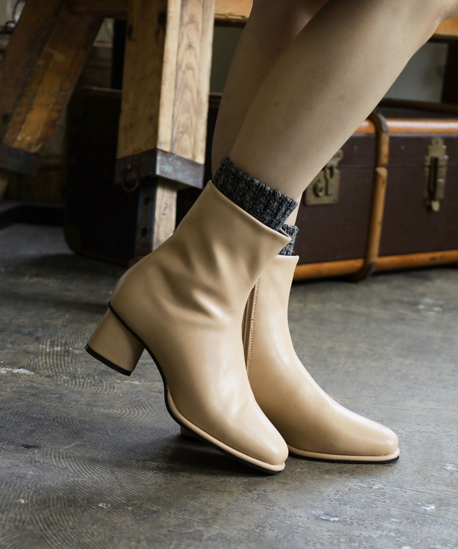 ピース巻きデザインスクエアトゥショートブーツ▲返品交換不可