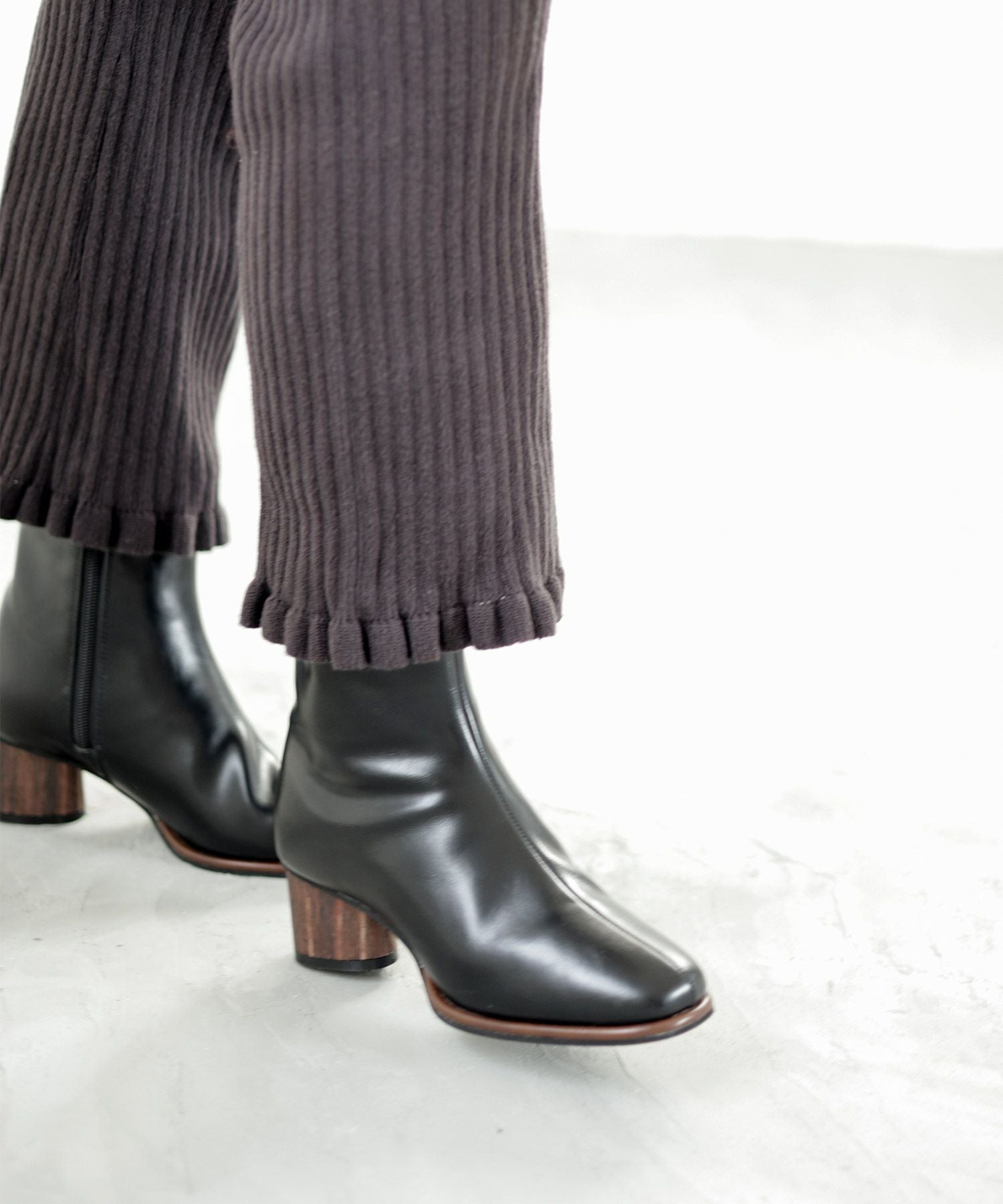 ピース巻きデザインスクエアトゥショートブーツ▲返品交換不可