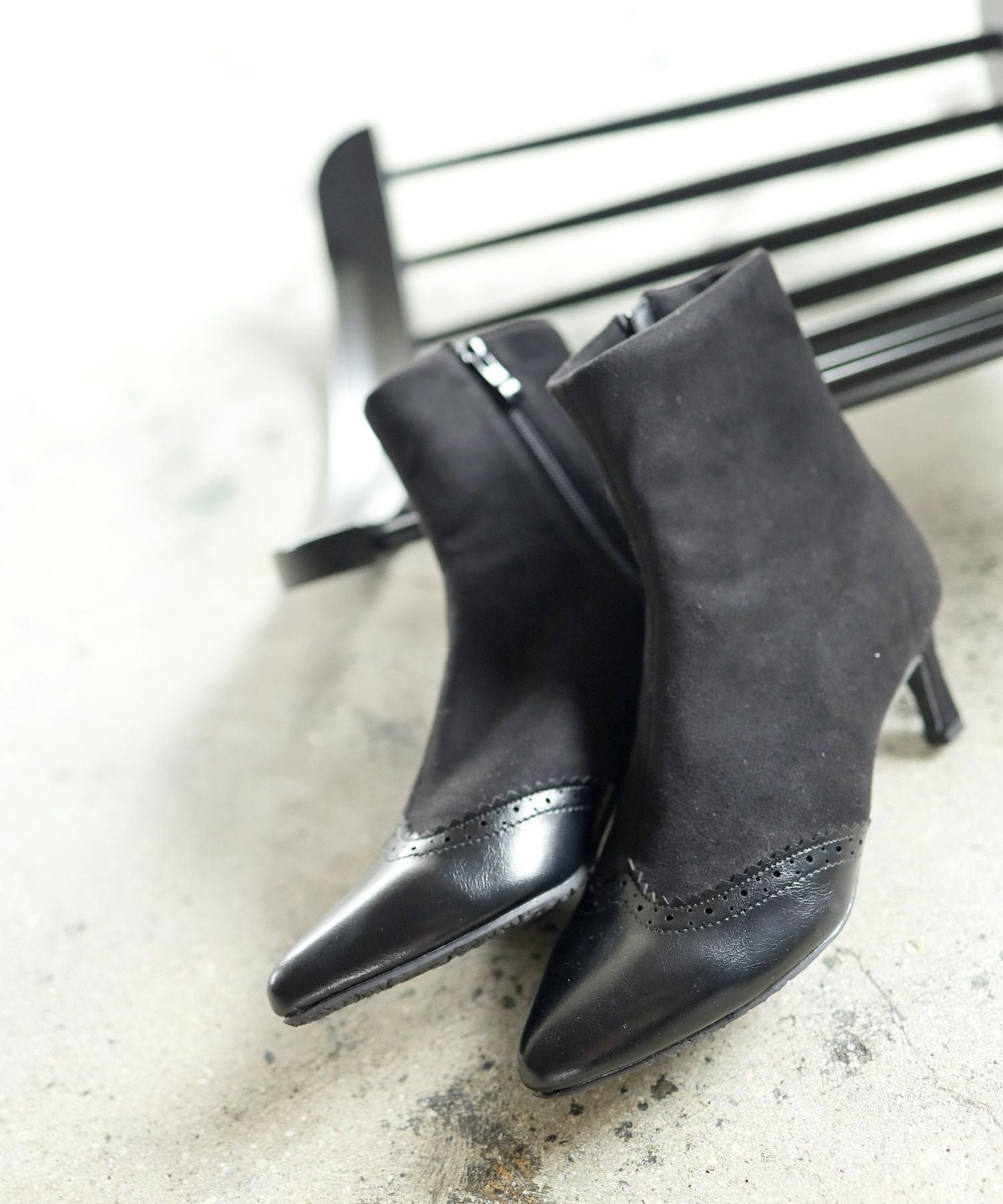 ウイングチップストレッチストレートヒールショートブーツ▲返品交換不可