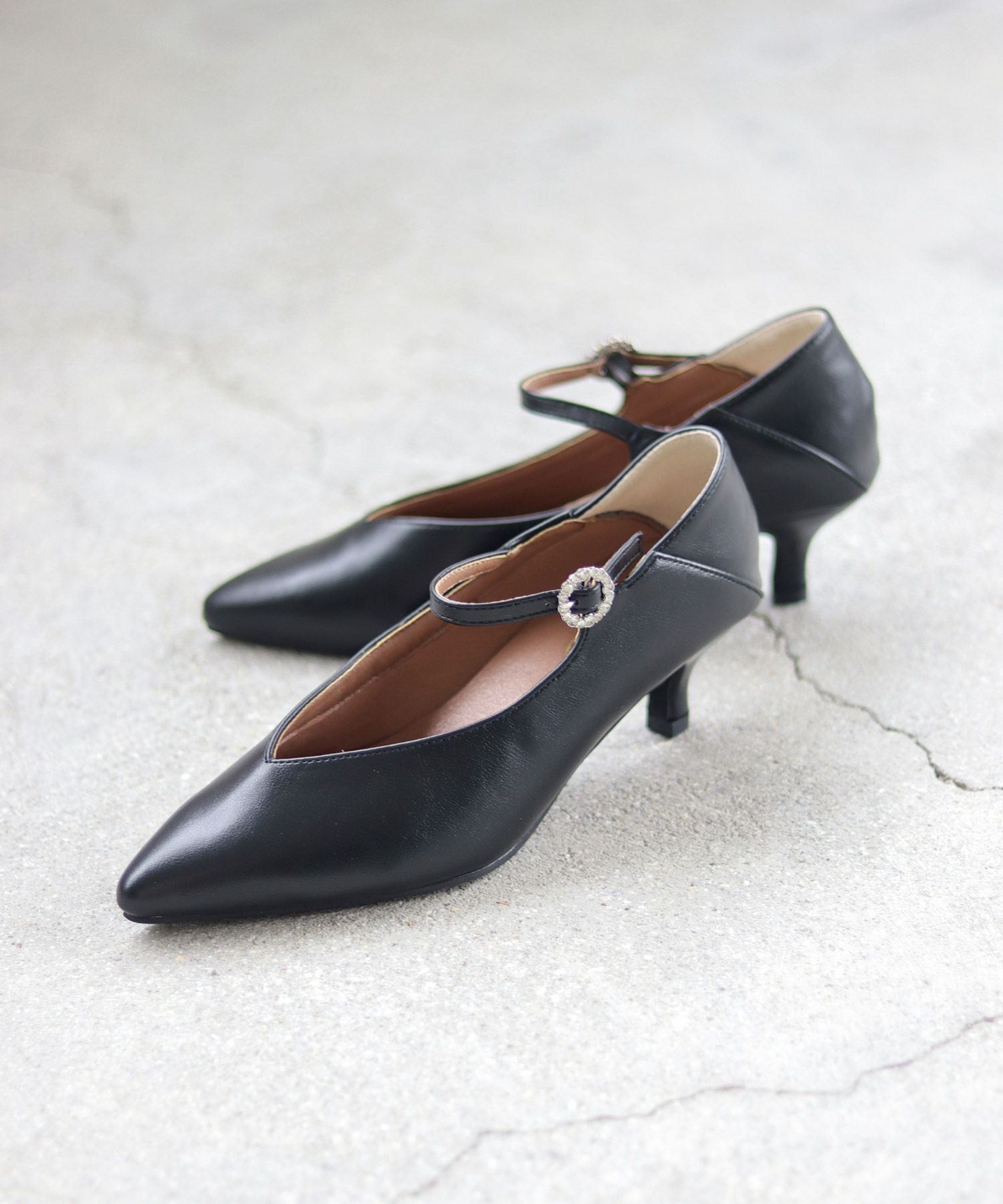 かかとが踏める2Way！ビジューバックルポインテッドトゥキトゥンヒール