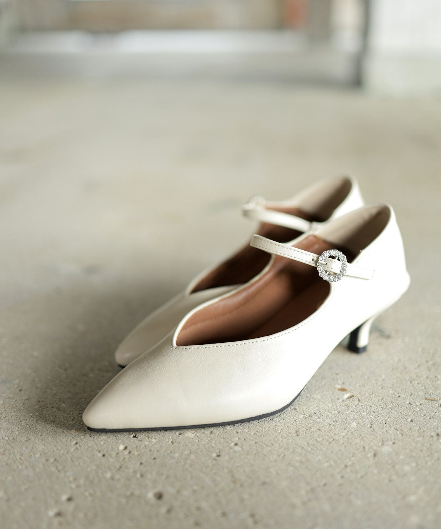 かかとが踏める2Way！ビジューバックルポインテッドトゥキトゥンヒールパンプス 一部4月中旬入荷予定