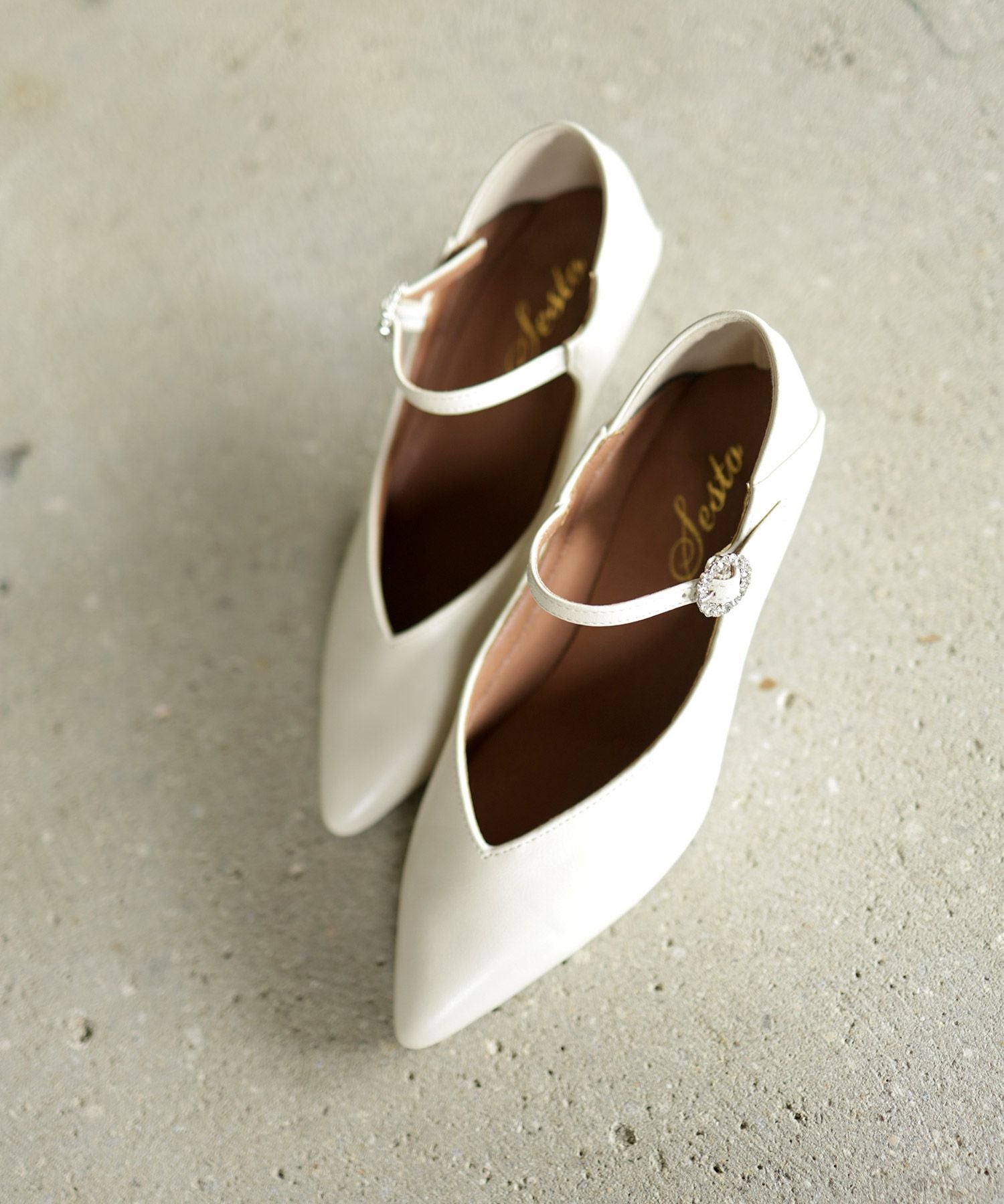 かかとが踏める2Way！ビジューバックルポインテッドトゥキトゥンヒールパンプス 一部4月中旬入荷予定