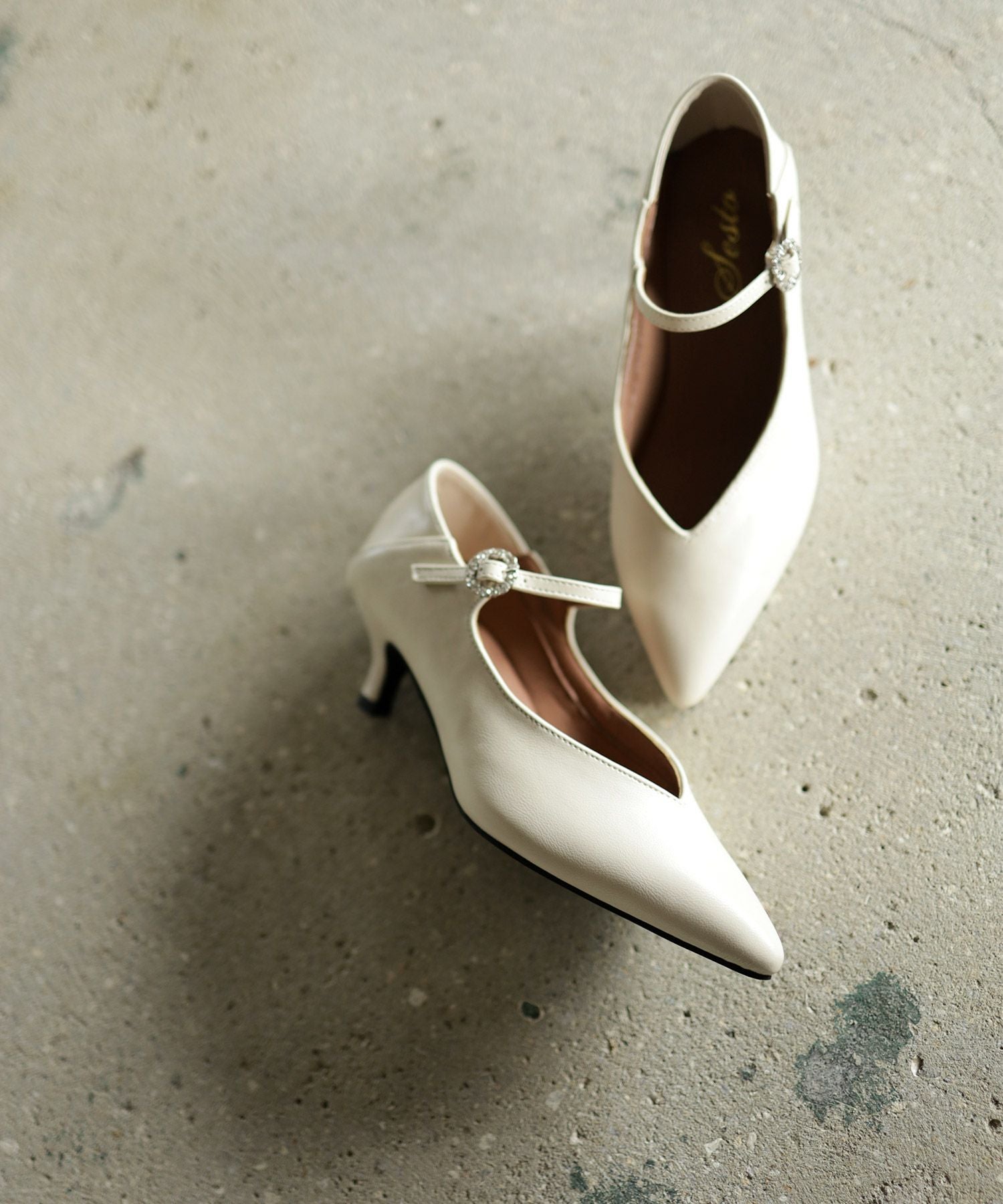 かかとが踏める2Way！ビジューバックルポインテッドトゥキトゥンヒールパンプス 一部4月中旬入荷予定