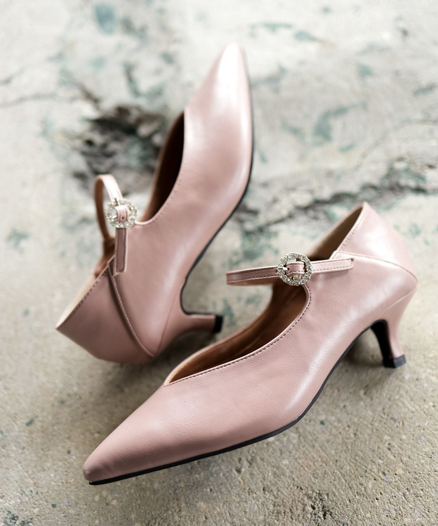 かかとが踏める2Way！ビジューバックルポインテッドトゥキトゥンヒールパンプス 一部4月中旬入荷予定