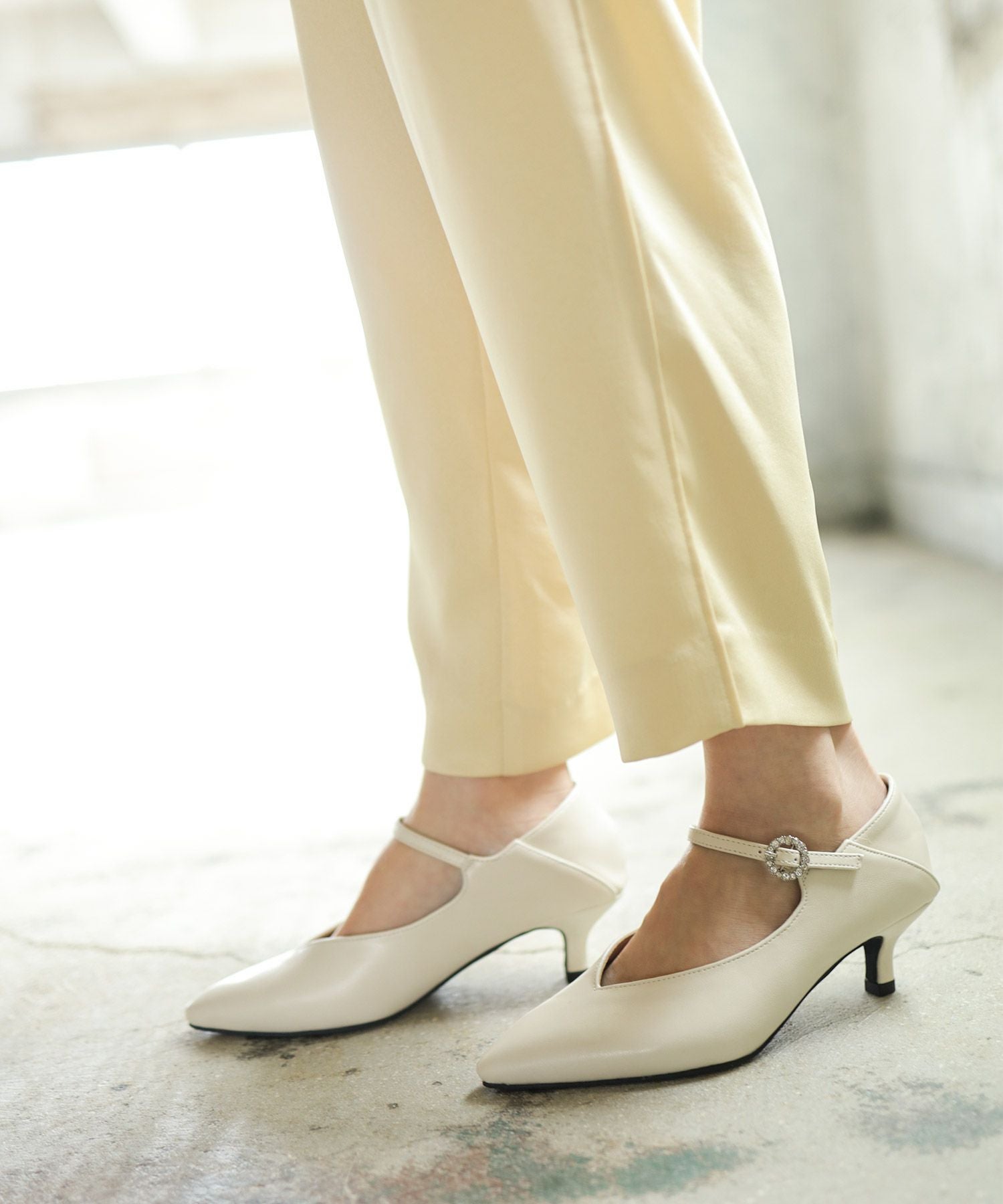 かかとが踏める2Way！ビジューバックルポインテッドトゥキトゥンヒールパンプス 一部4月中旬入荷予定