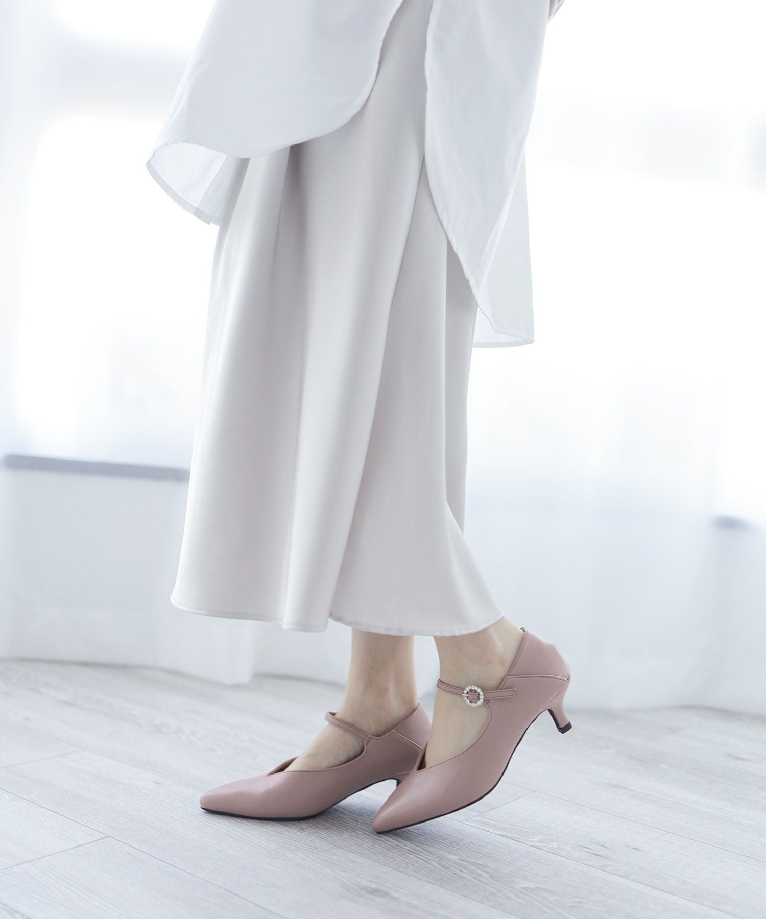 かかとが踏める2Way！ビジューバックルポインテッドトゥキトゥンヒールパンプス 一部4月中旬入荷予定