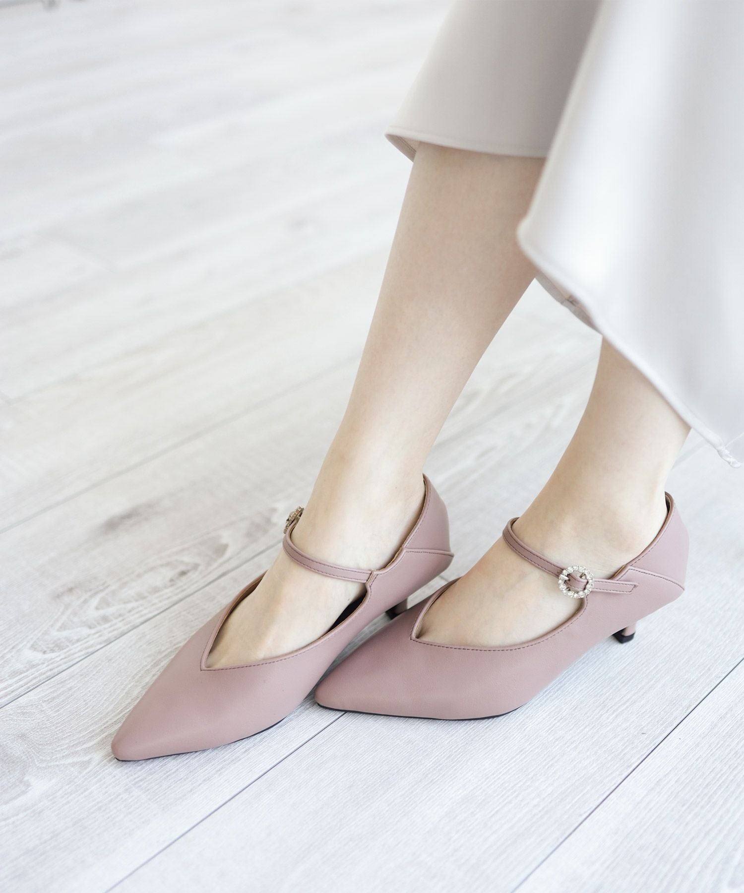 かかとが踏める2Way!ビジューバックルポインテッドトゥキトゥンヒールパンプス 一部4月中旬入荷予定