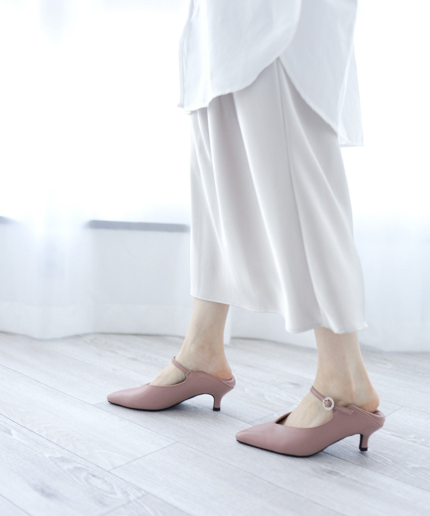 かかとが踏める2Way!ビジューバックルポインテッドトゥキトゥンヒールパンプス 一部4月中旬入荷予定