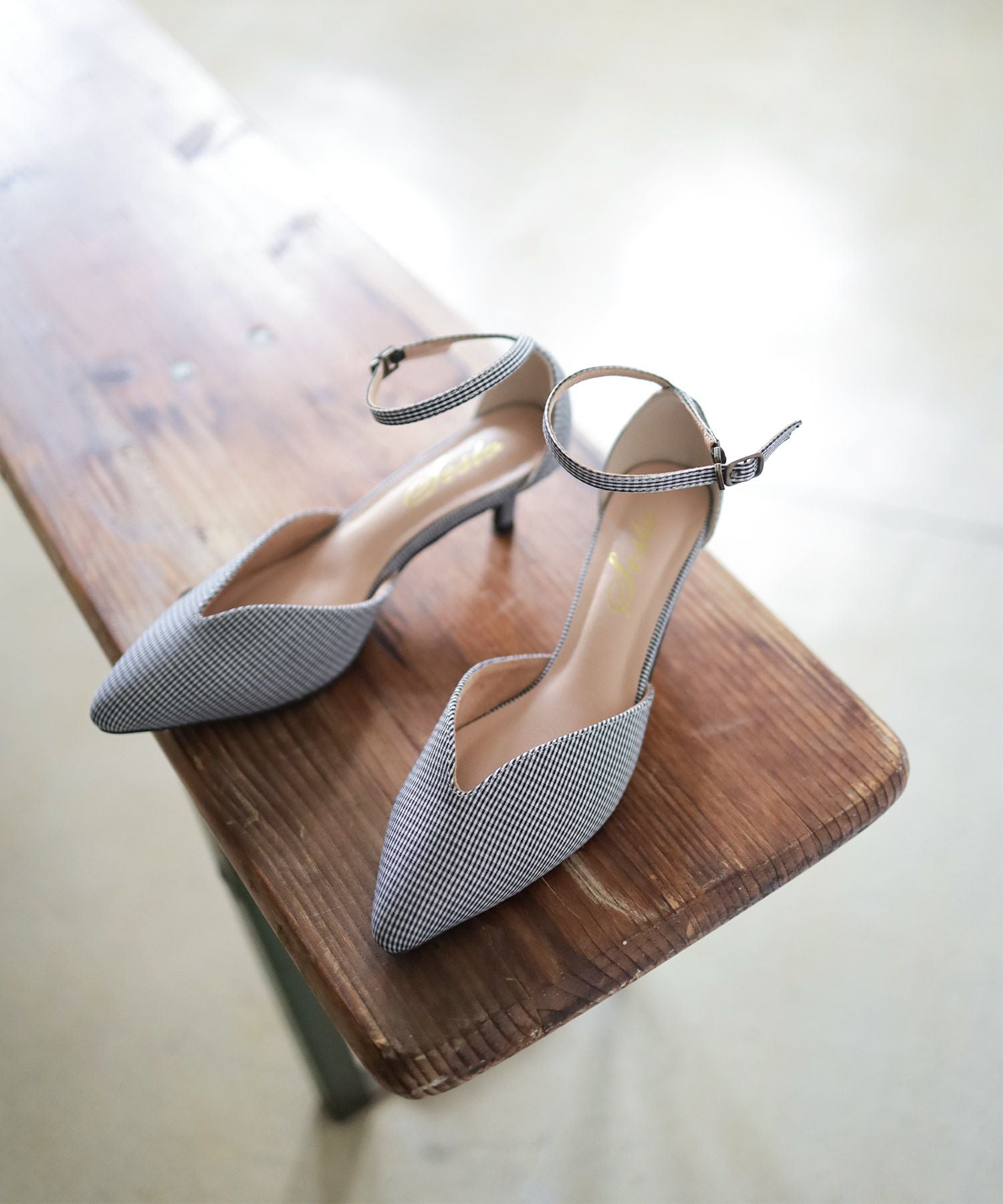 キトゥンヒールアンクルストラップパンプス▲返品交換不可