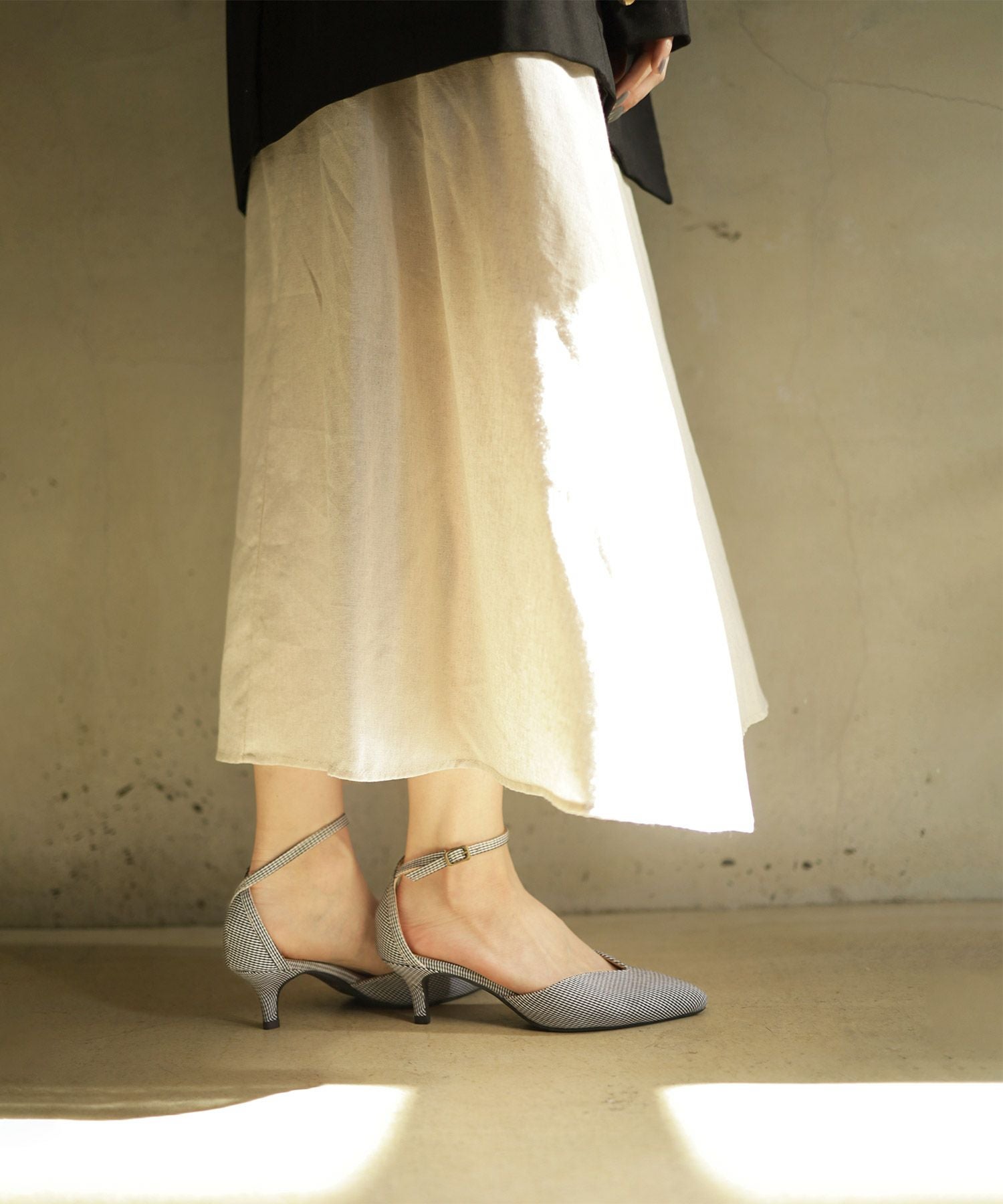 キトゥンヒールアンクルストラップパンプス▲返品交換不可