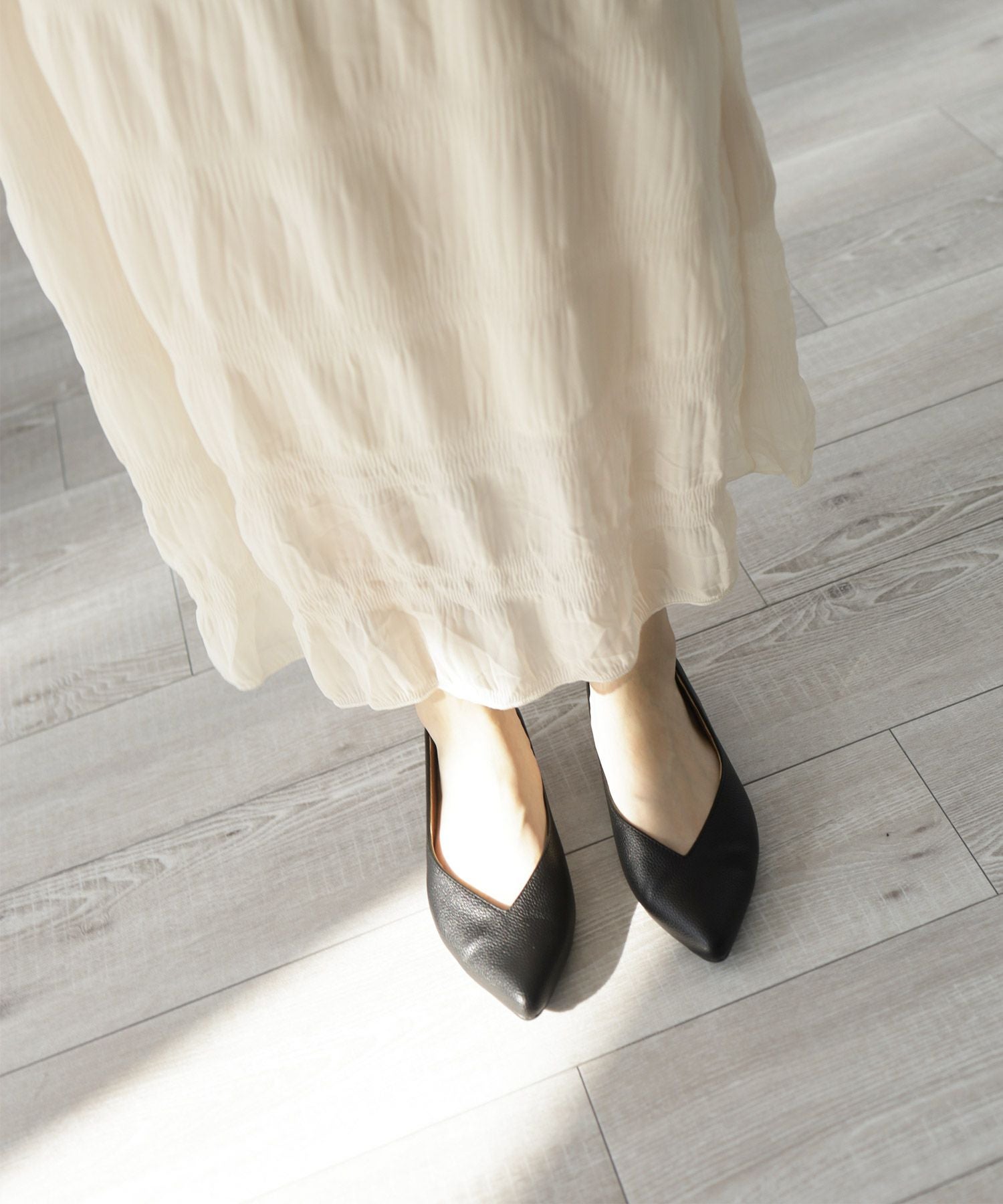 高機能クッションのVカット美脚ウッドヒールパンプス▲返品交換不可