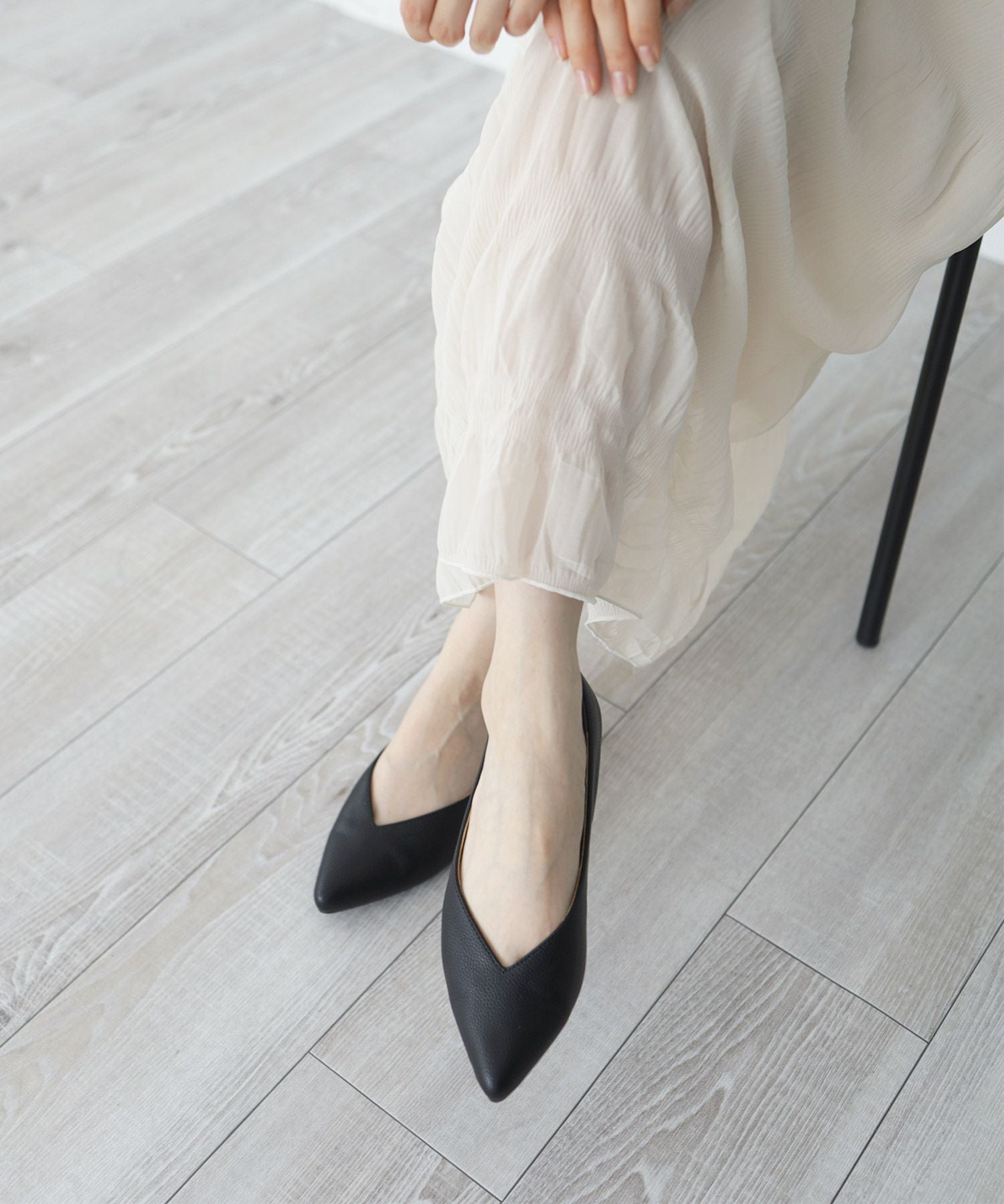 高機能クッションのVカット美脚ウッドヒールパンプス▲返品交換不可