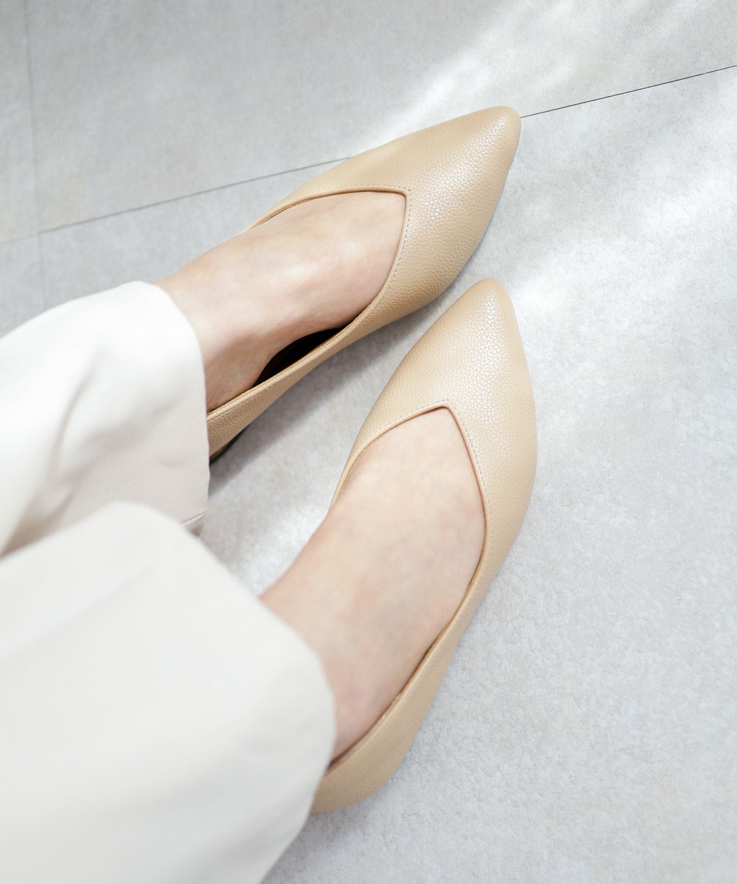 高機能クッションのVカット美脚ウッドヒールパンプス▲返品交換不可