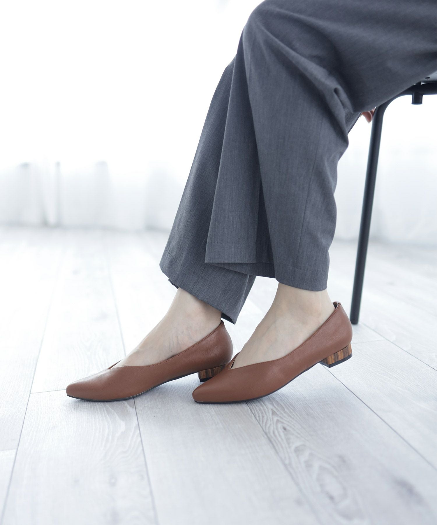 高機能クッションのVカット美脚ウッドヒールパンプス▲返品交換不可