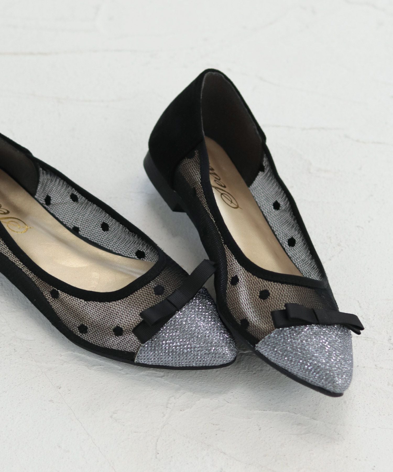 シースルードットのポイテッドトゥフラットパンプス