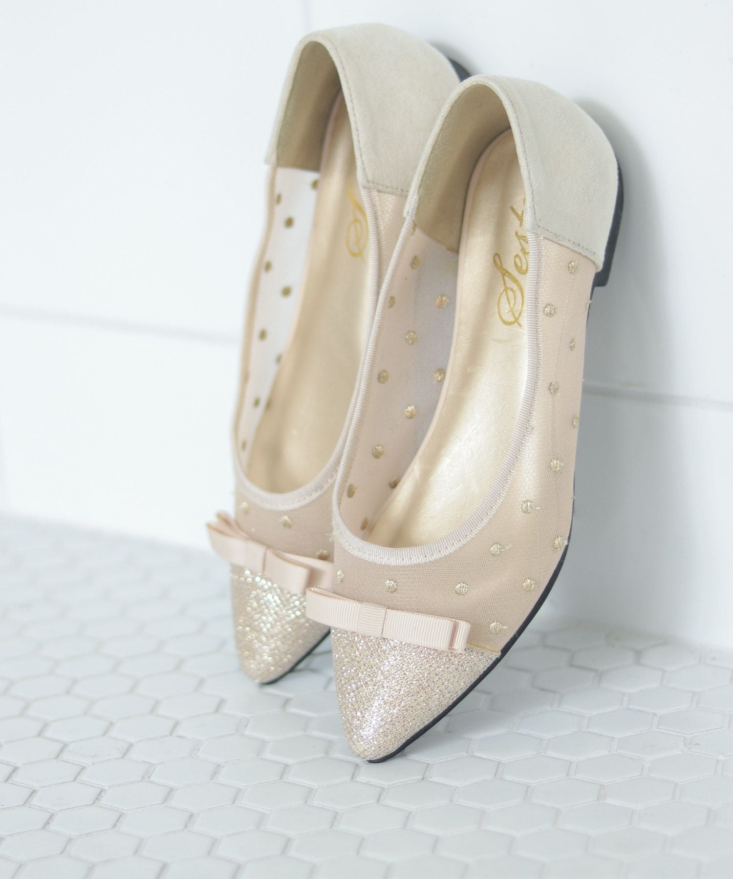 シースルードットのポイテッドトゥフラットパンプス