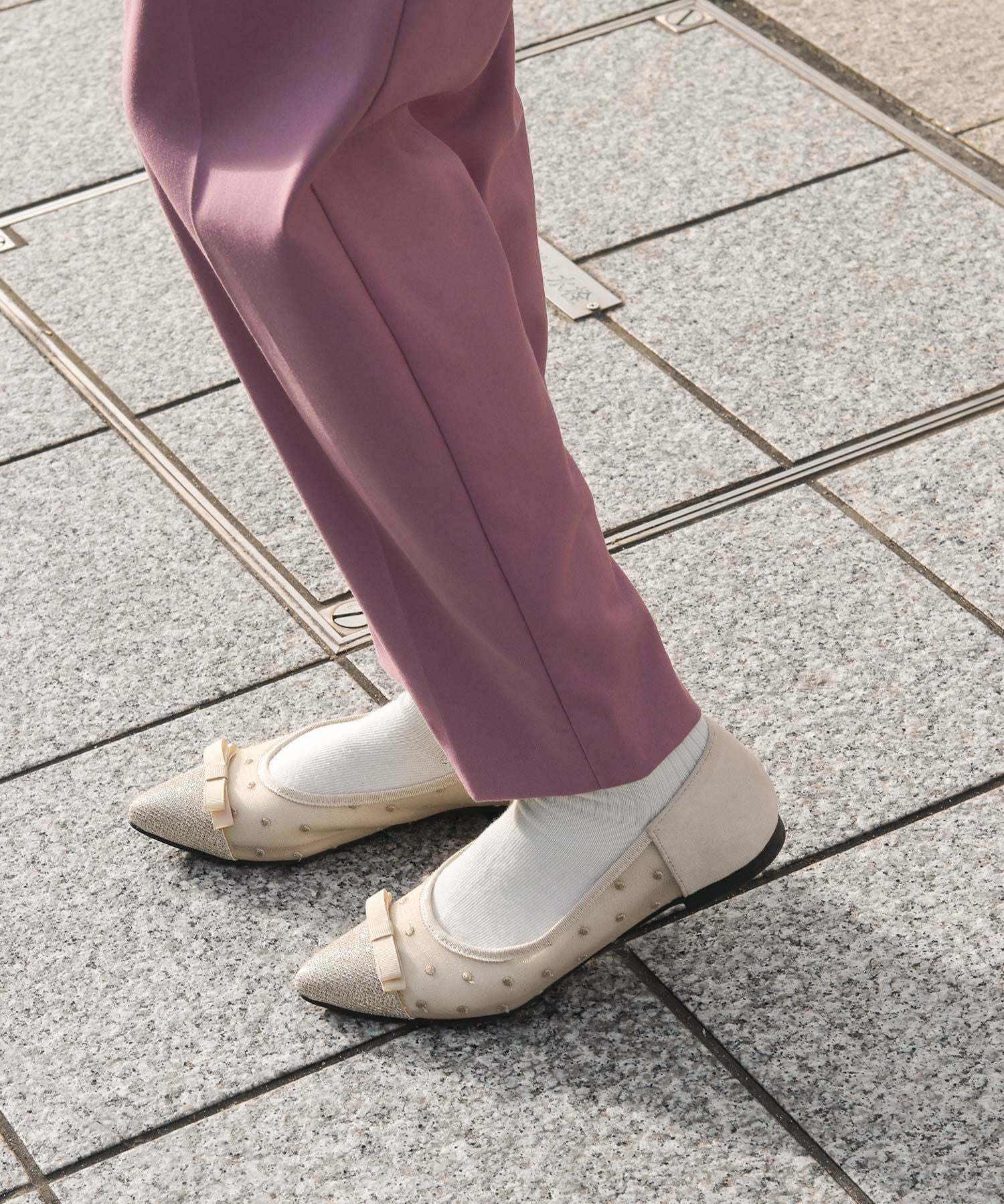 シースルードットのポイテッドトゥフラットパンプス