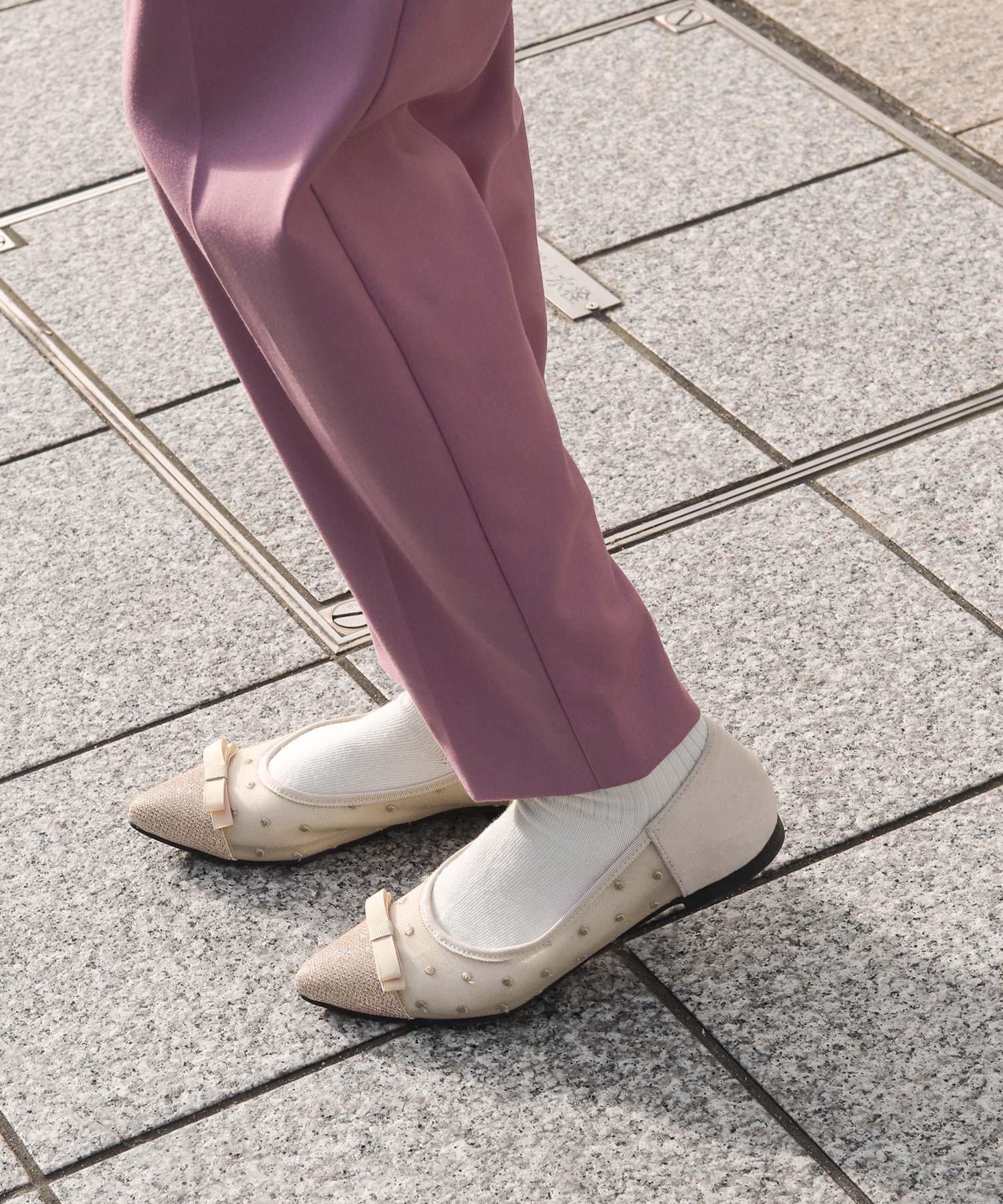 シースルードットのポイテッドトゥフラットパンプス